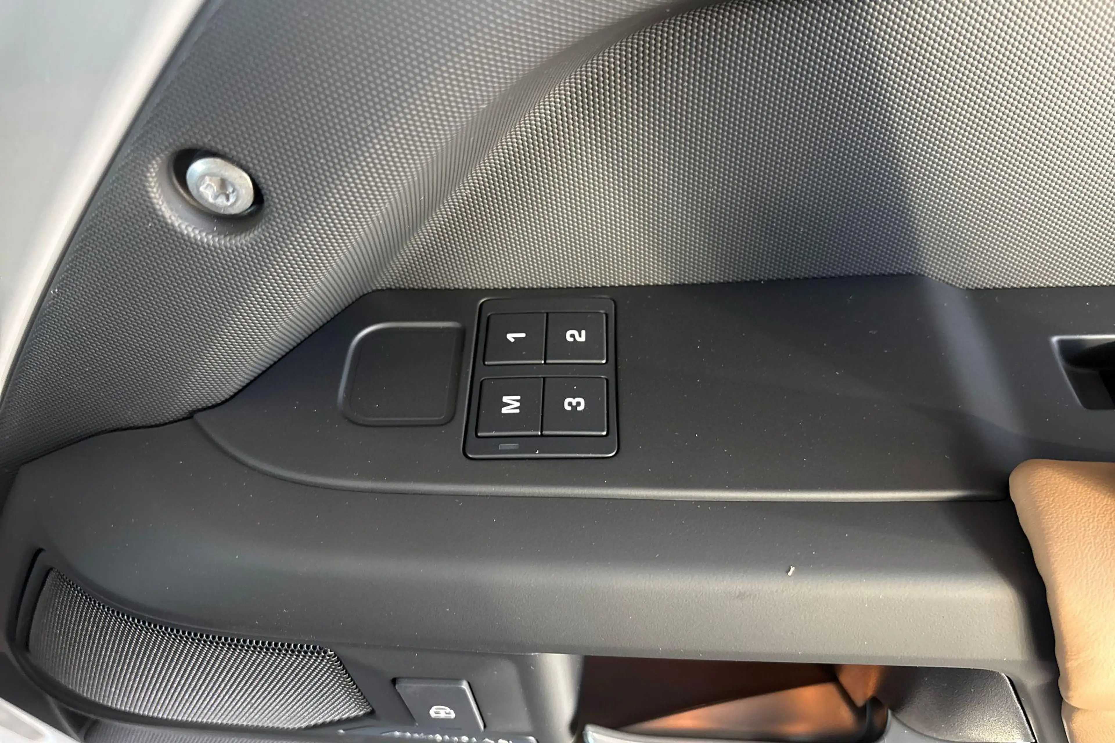 Land Rover Defender 110 P300e X-Dynamic HSE | TOW PACK | CLIMATE PACK — photo 12
