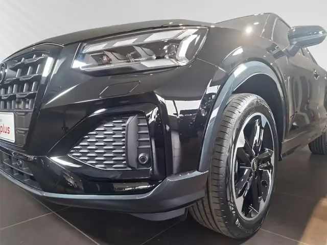 Audi Q2 view 6