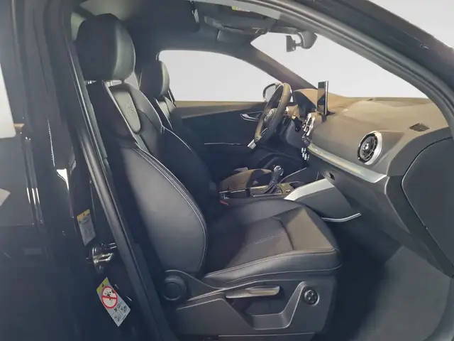Audi Q2 view 9