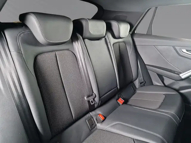 Audi Q2 view 8