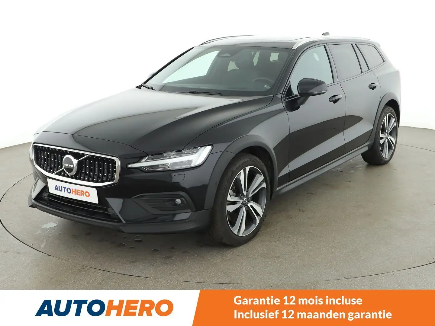 Volvo V60 Cross Country 2.0 B5 Ultimate AWD Černá - 1