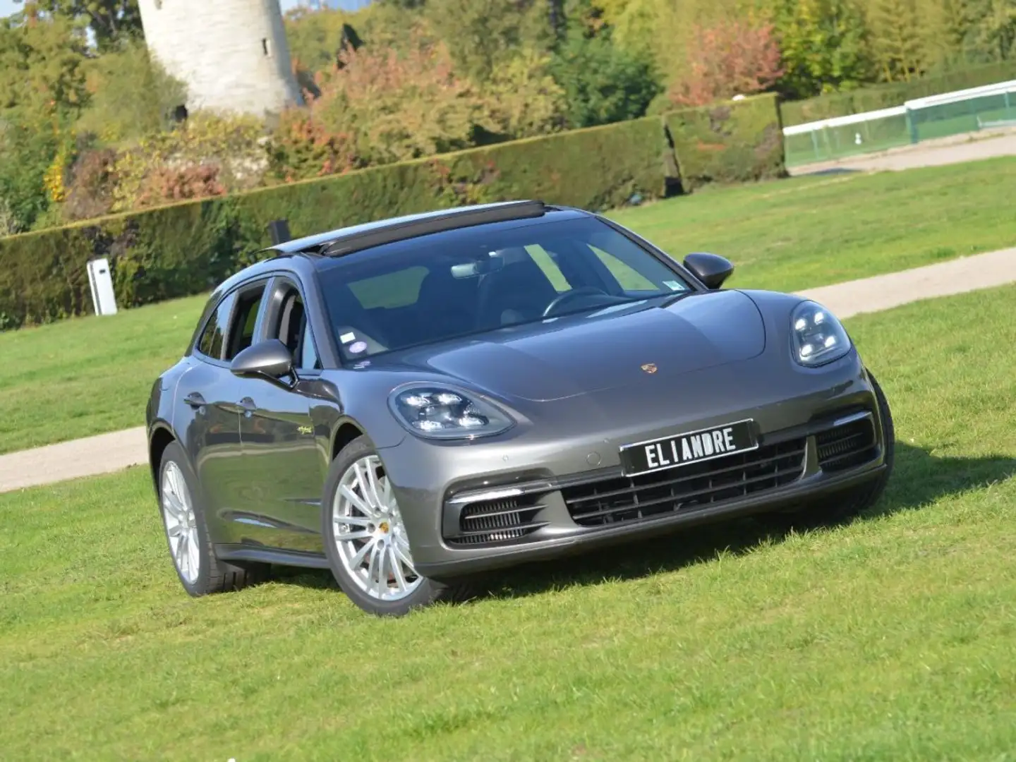 Porsche Panamera 4 Sport Turismo E-Hybride rechargeable Grau - 2