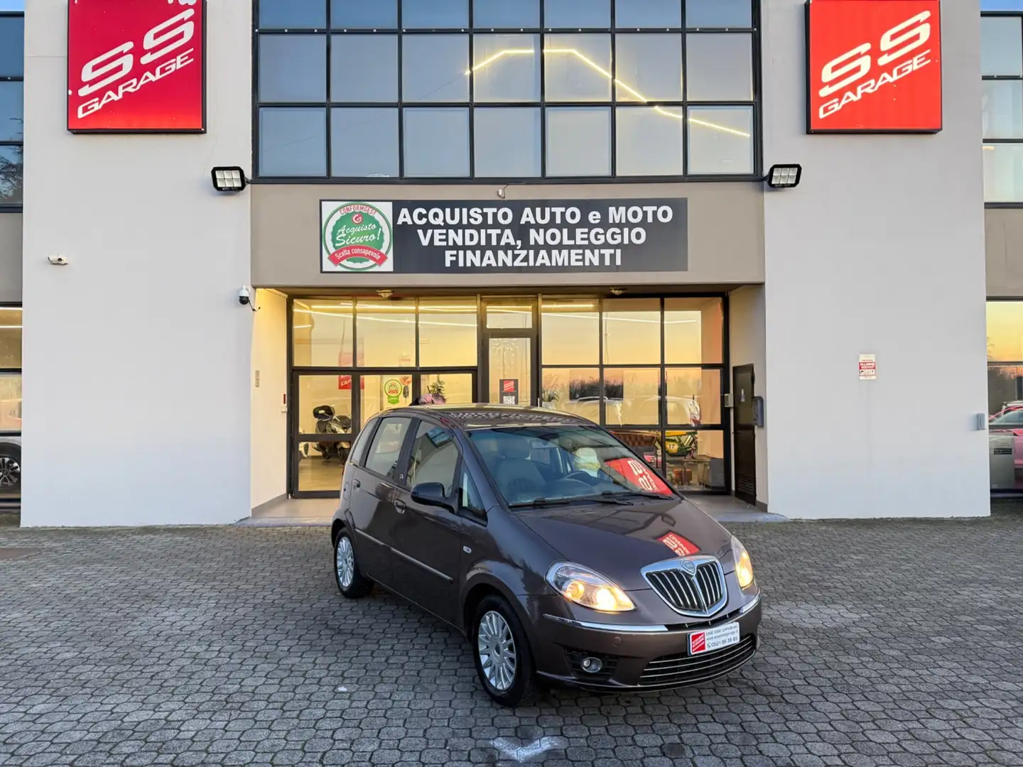 Lancia MUSA Musa 1.4 8V Ecochic (GPL) Platinum Grau - 1