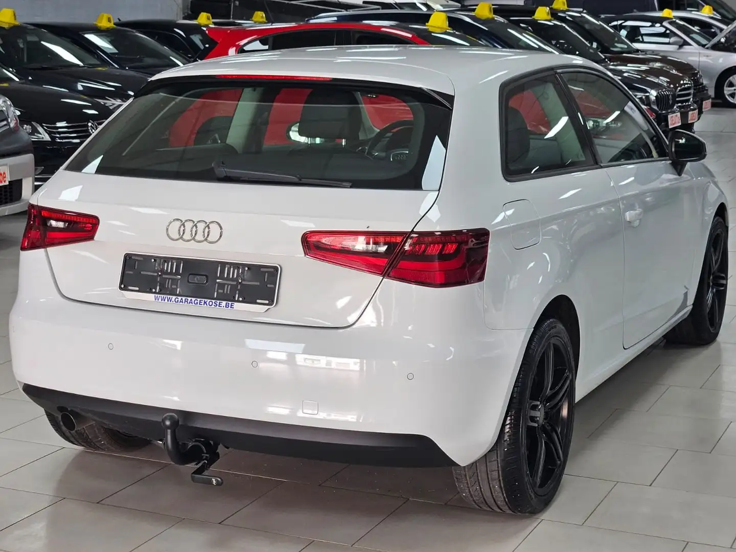 Audi A3 1.6d Bi-XENON Sensors Clim Cuir Chauffants Attache Blanco - 2