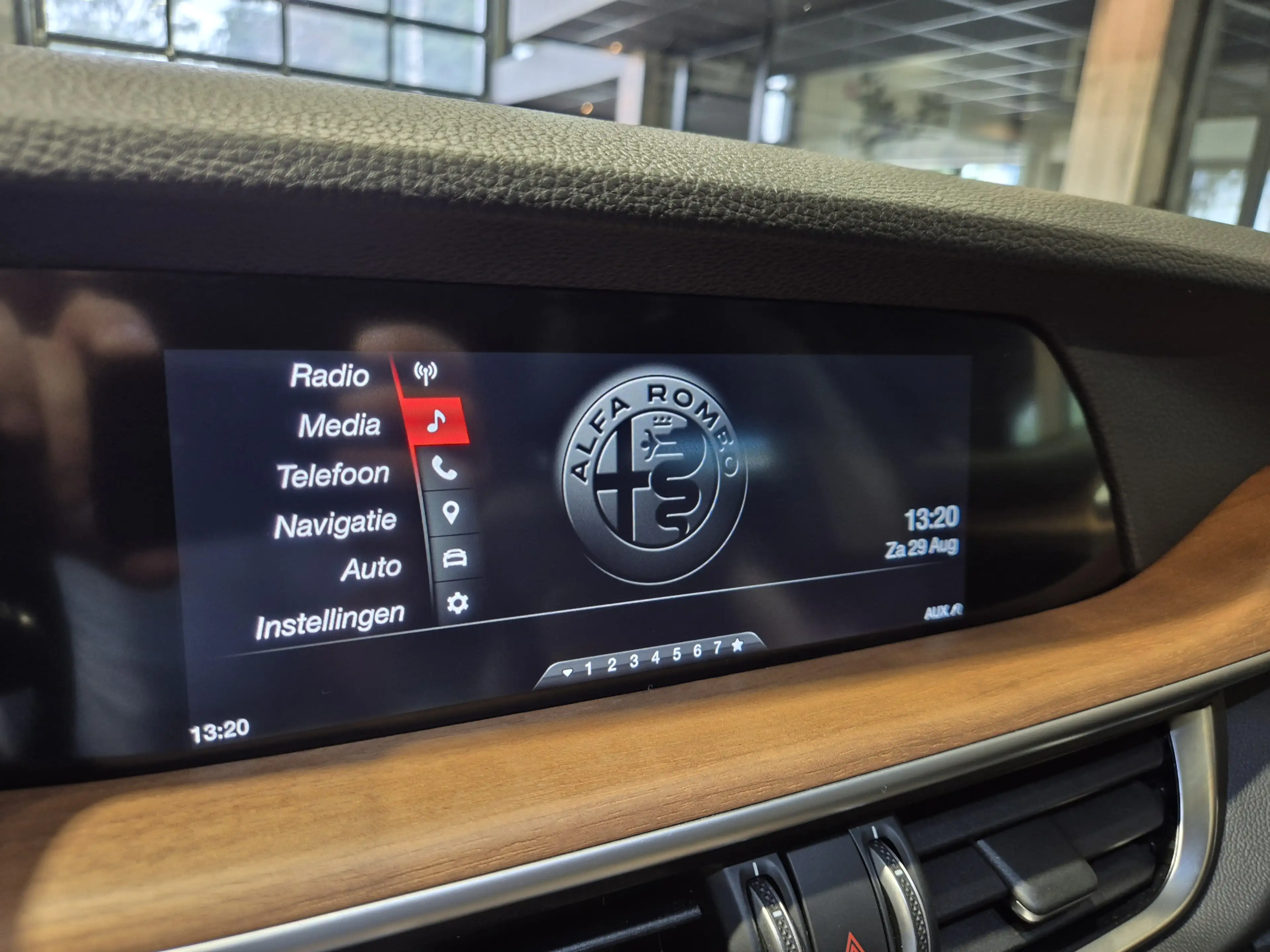 Alfa Romeo Stelvio 2.0 T AWD Veloce Panorama | Harman-Kardon | Camera — photo 23