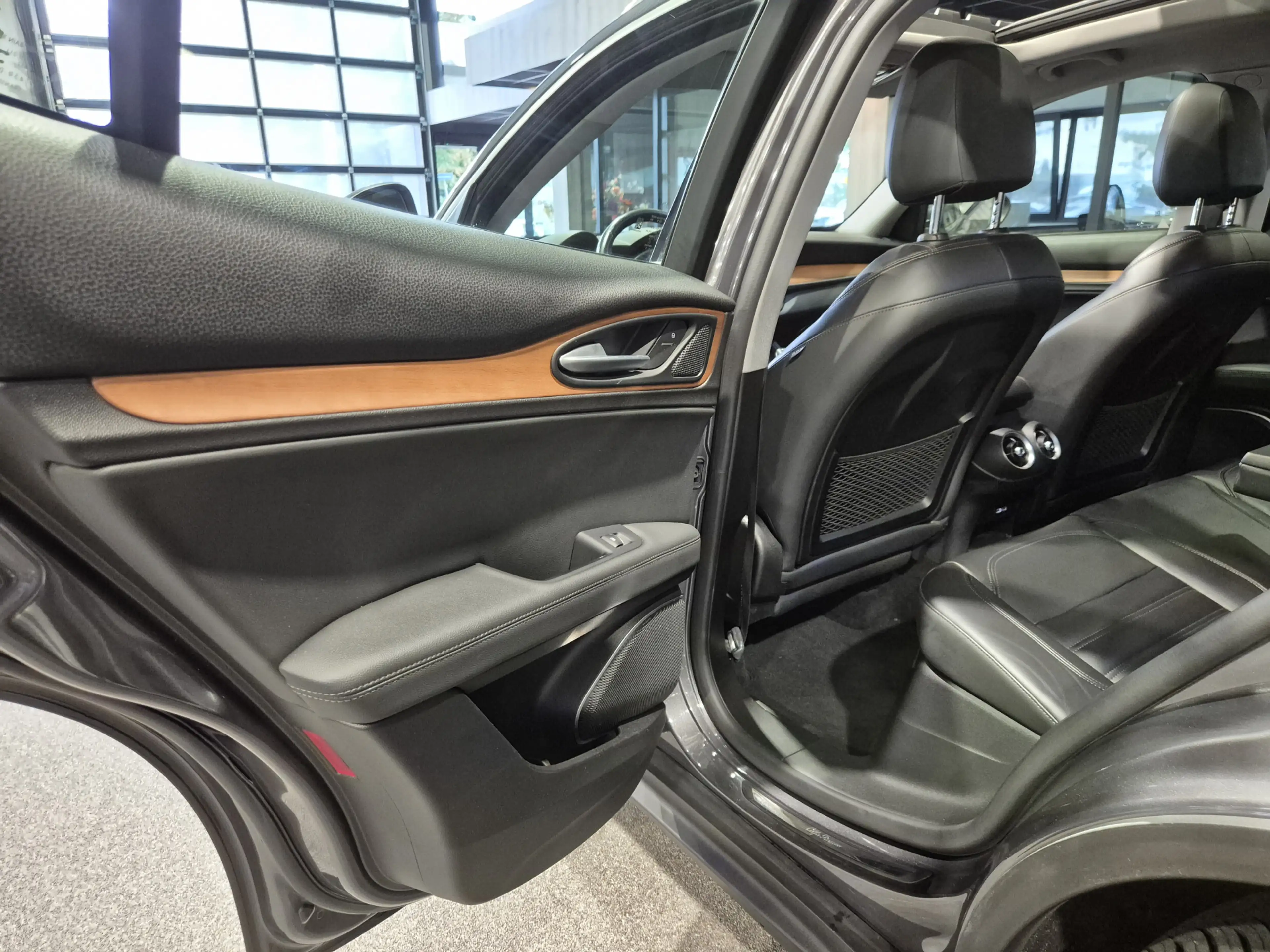Alfa Romeo Stelvio 2.0 T AWD Veloce Panorama | Harman-Kardon | Camera — photo 13