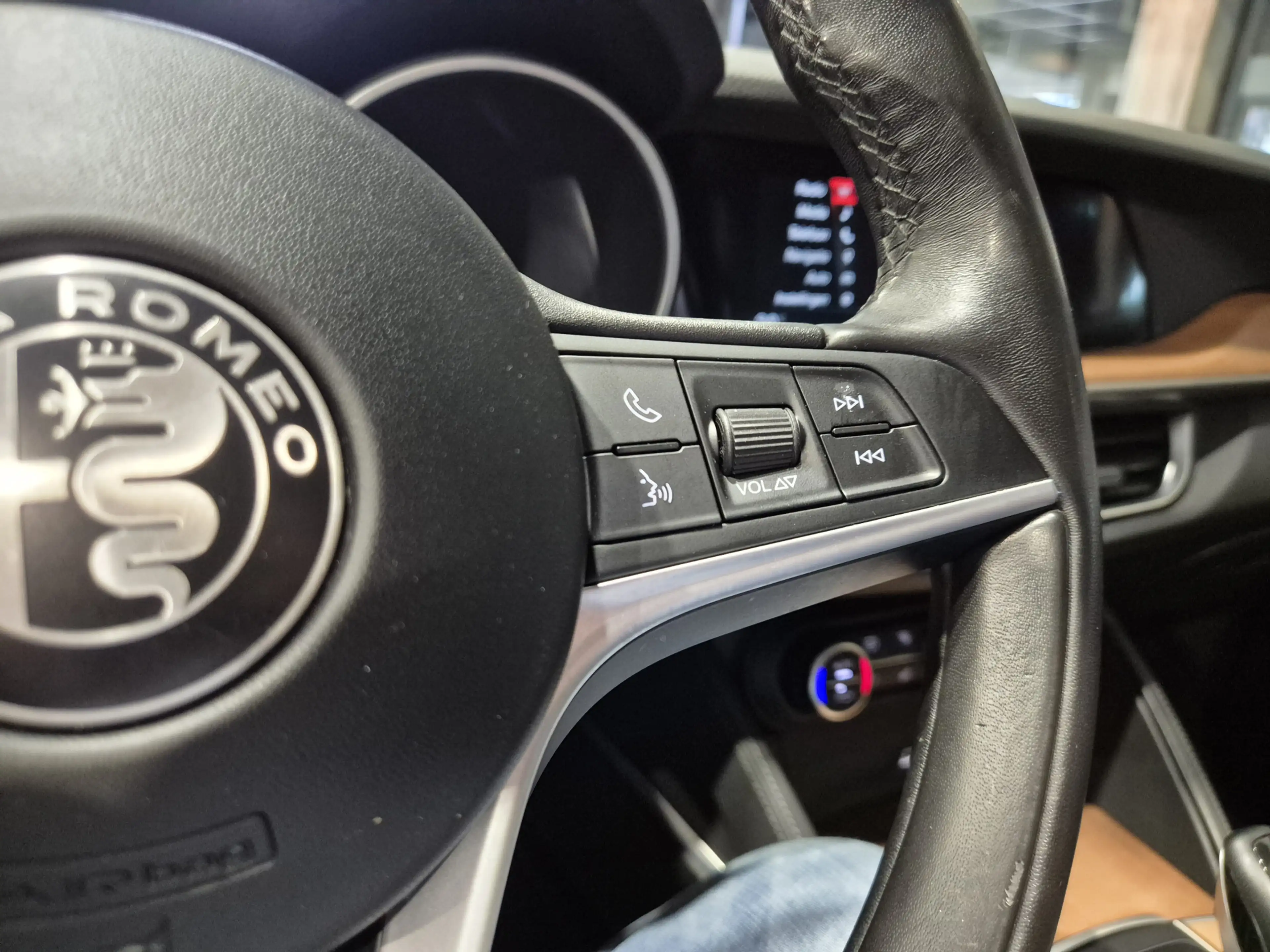 Alfa Romeo Stelvio 2.0 T AWD Veloce Panorama | Harman-Kardon | Camera — photo 37