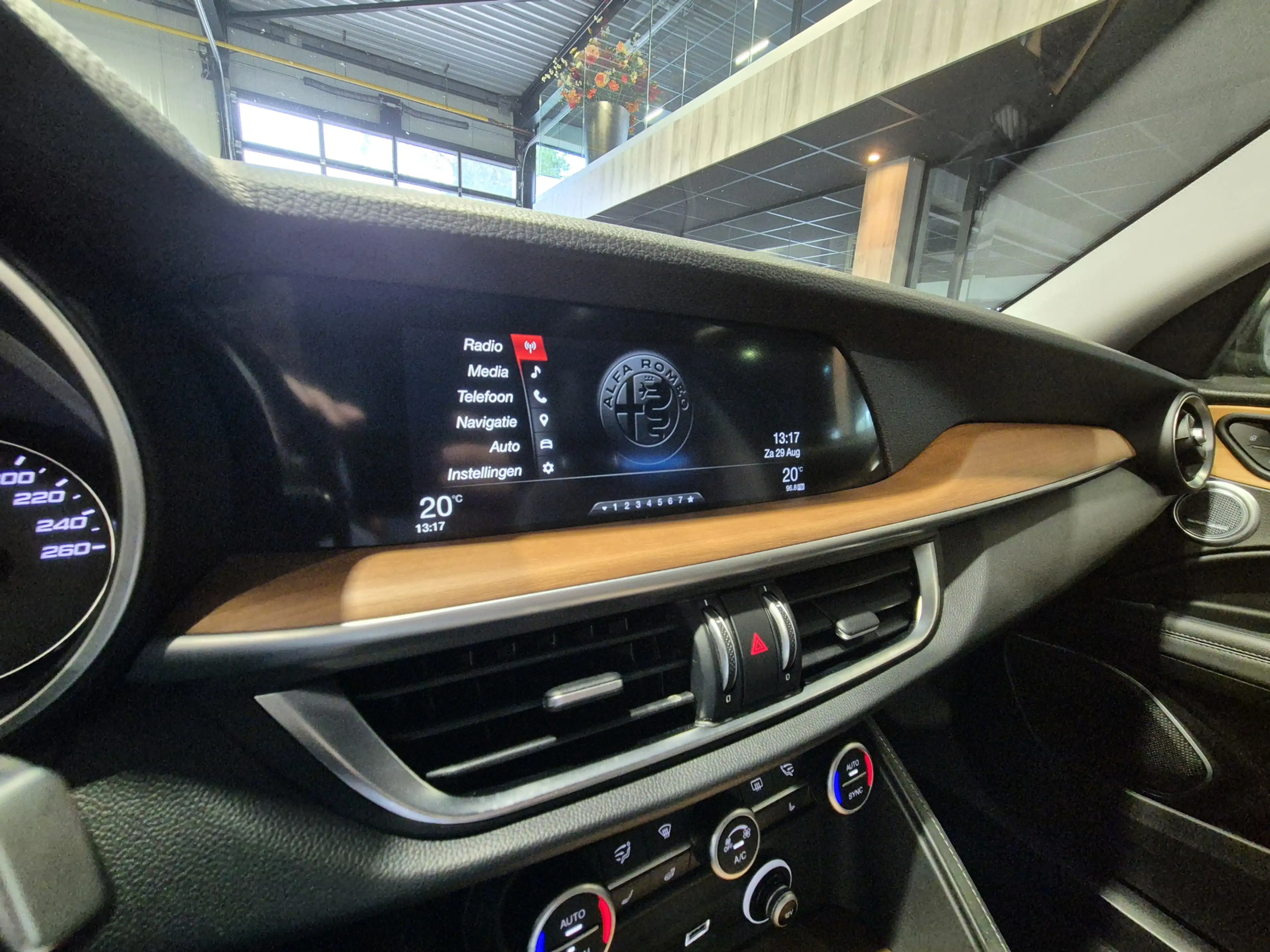 Alfa Romeo Stelvio 2.0 T AWD Veloce Panorama | Harman-Kardon | Camera — photo 38