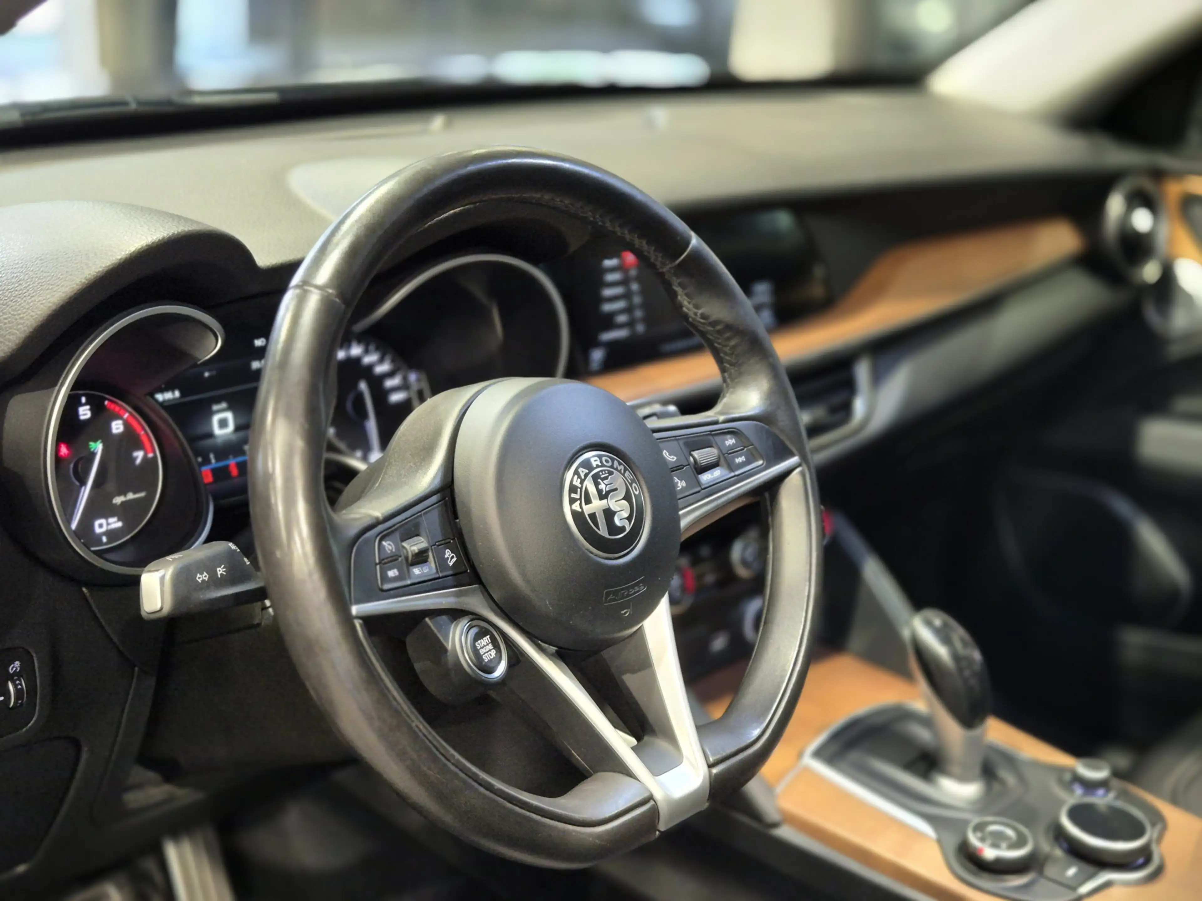 Alfa Romeo Stelvio 2.0 T AWD Veloce Panorama | Harman-Kardon | Camera — photo 11