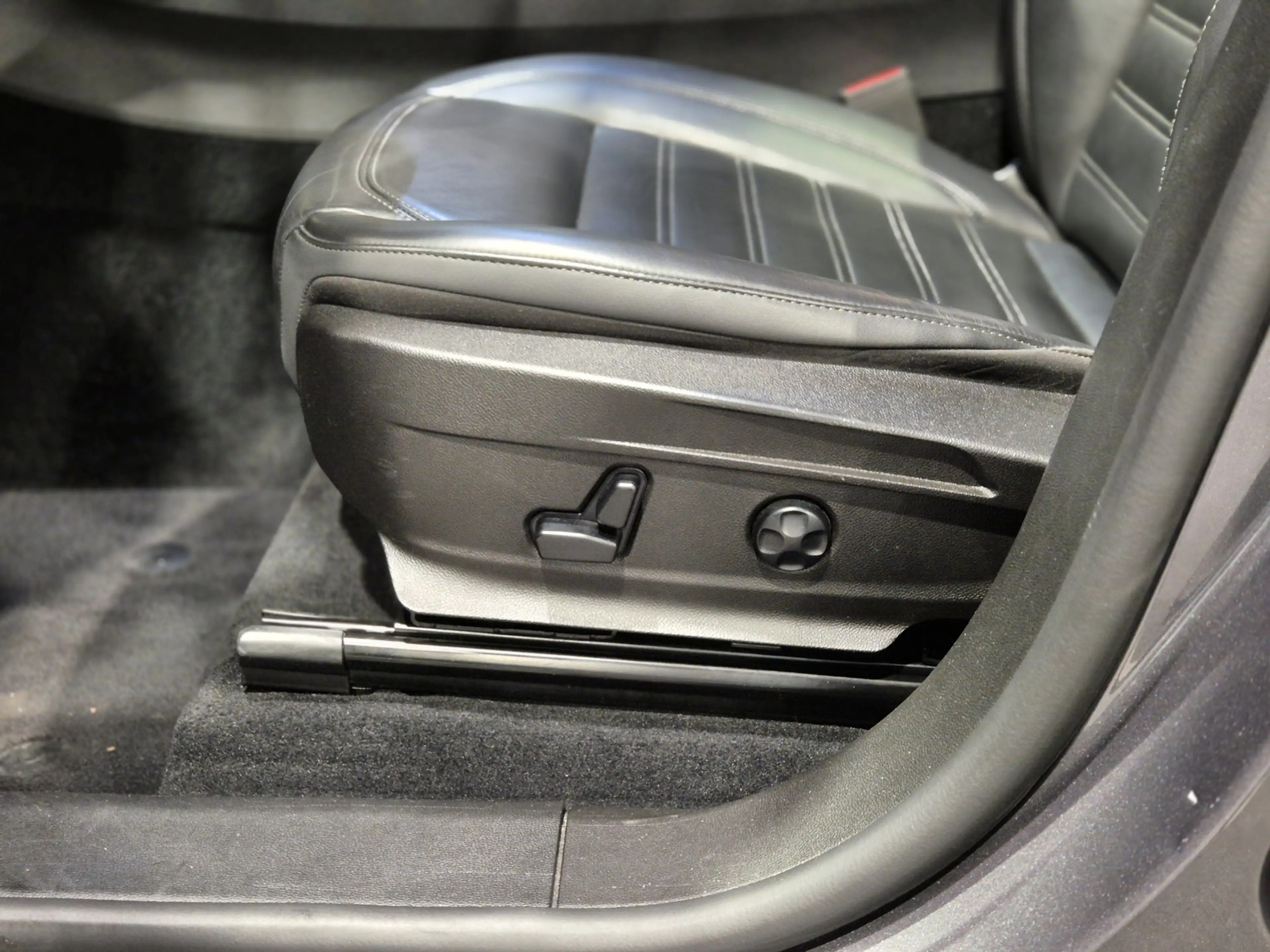 Alfa Romeo Stelvio 2.0 T AWD Veloce Panorama | Harman-Kardon | Camera — photo 27