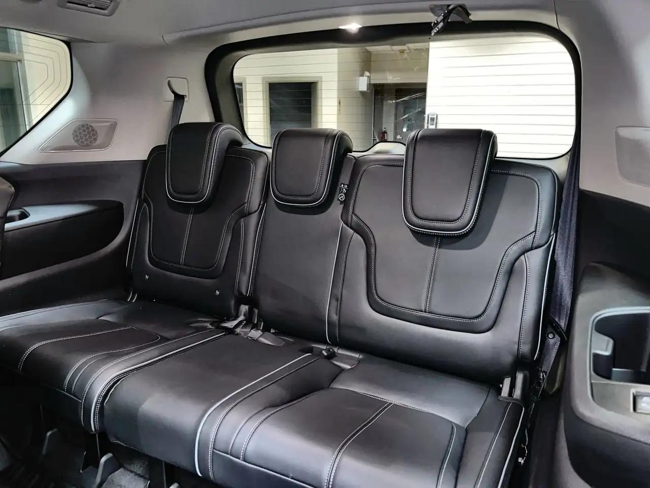 Infiniti QX80 снимка Infiniti QX80