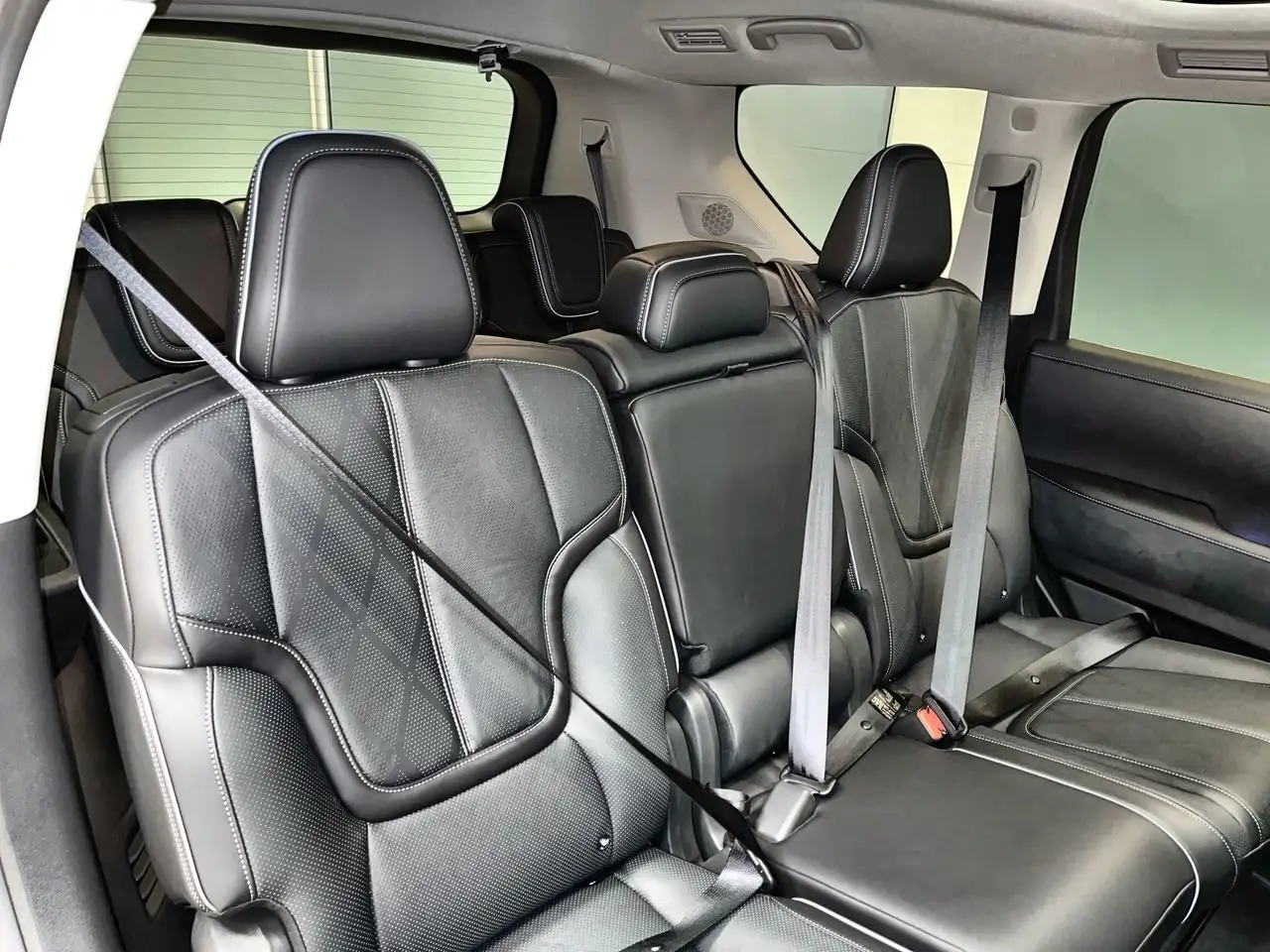 Infiniti QX80 снимка Infiniti QX80