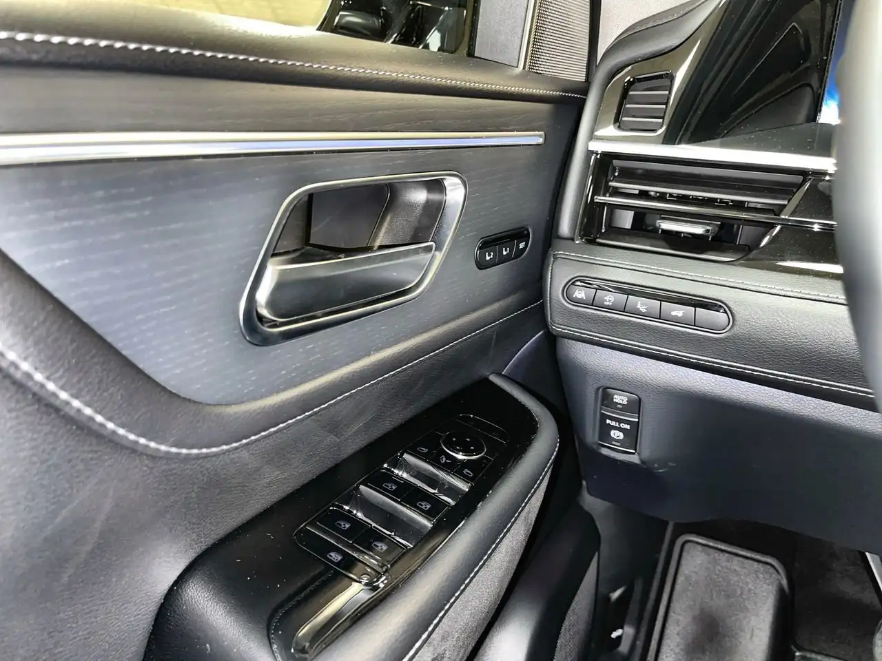 Infiniti QX80 снимка Infiniti QX80