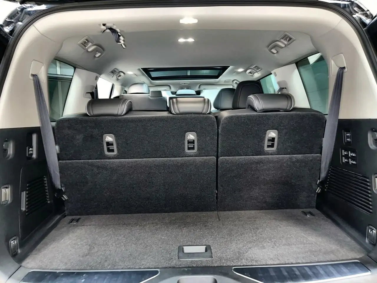 Infiniti QX80 снимка Infiniti QX80