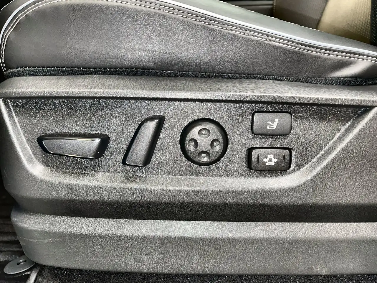 Infiniti QX80 снимка Infiniti QX80