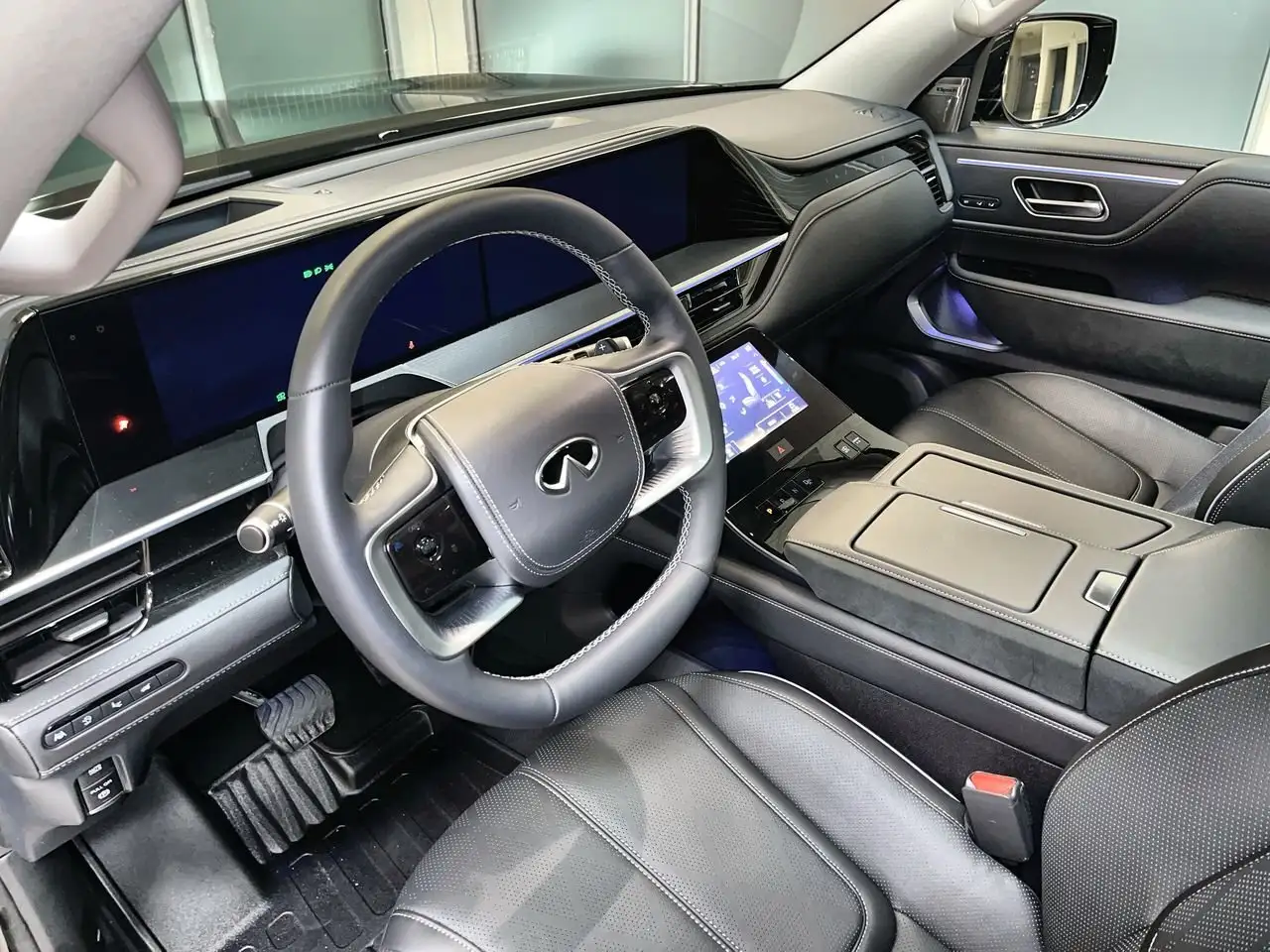 Infiniti QX80 снимка Infiniti QX80