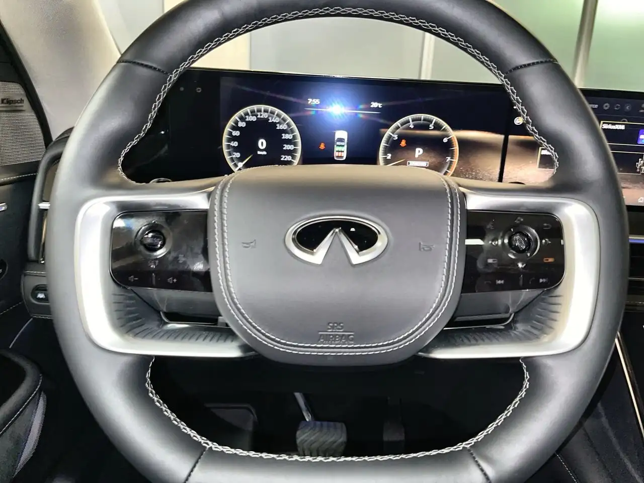 Infiniti QX80 снимка Infiniti QX80