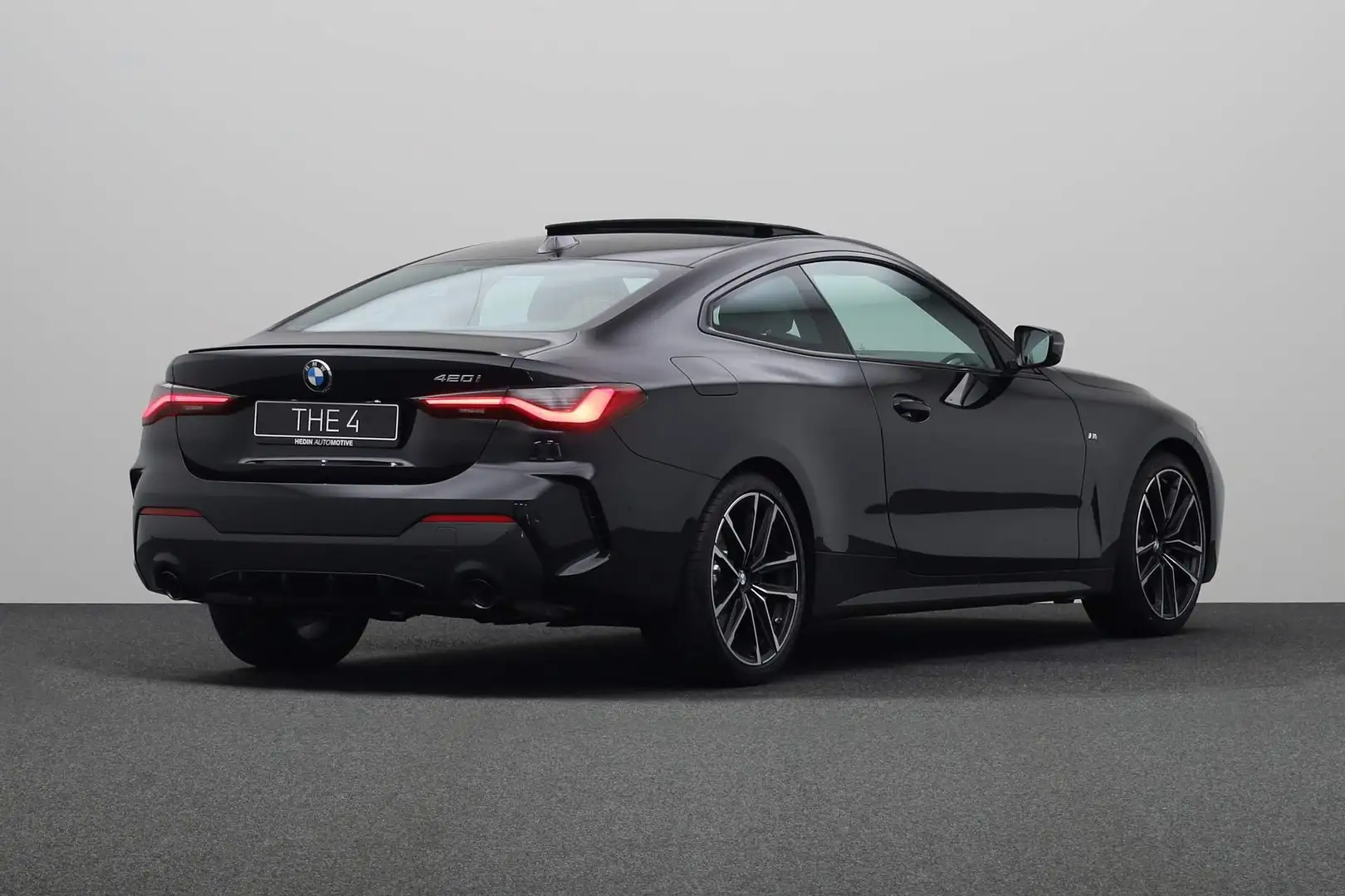 BMW 420 4-Serie Coupé 420i High Executive | M Sportpakket Zwart - 2