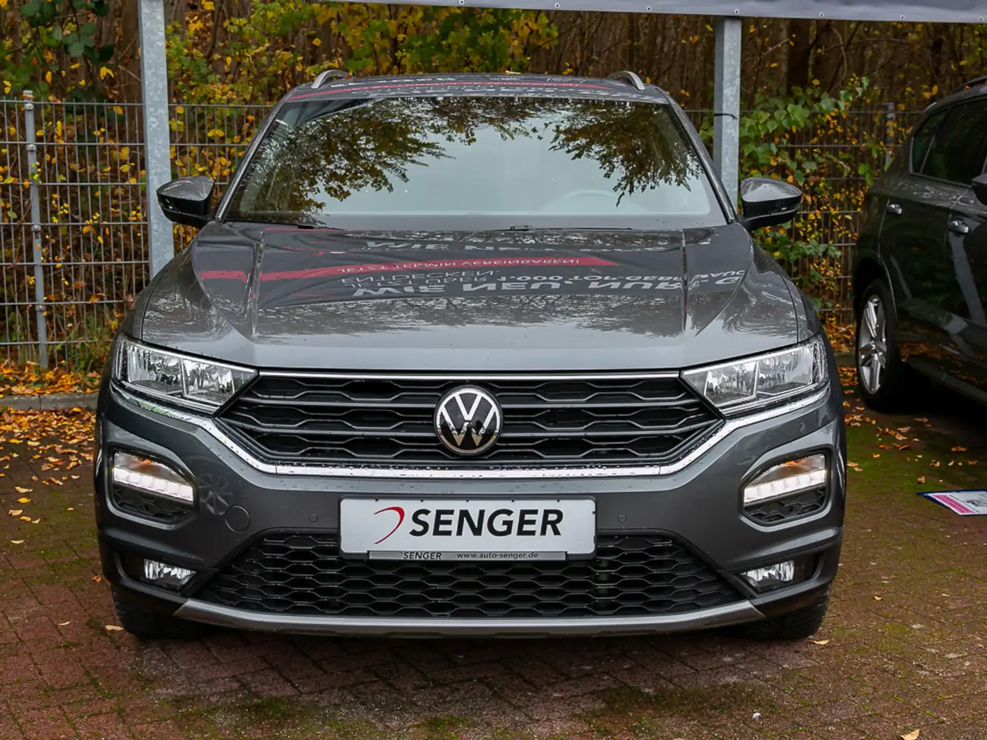 Volkswagen T-Roc 1.5 TSI Sport DSG Pano PDC App-Connect Grijs - 2