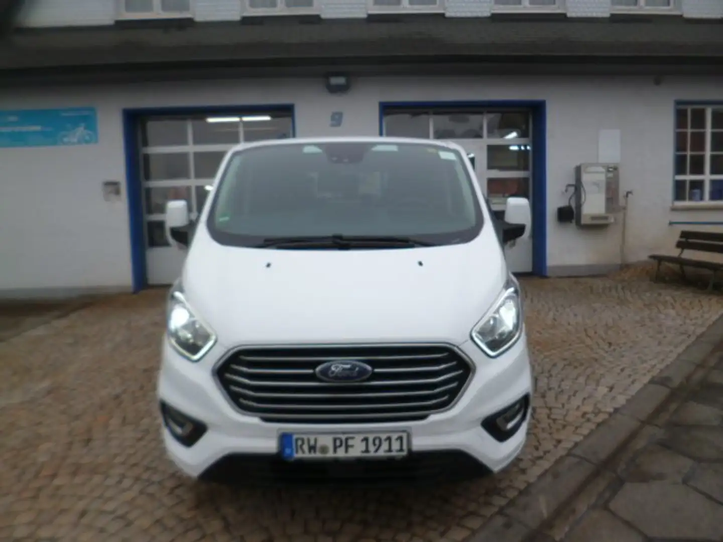 Ford Transit Custom 320 L2 Tourneo Titanium Blanc - 2
