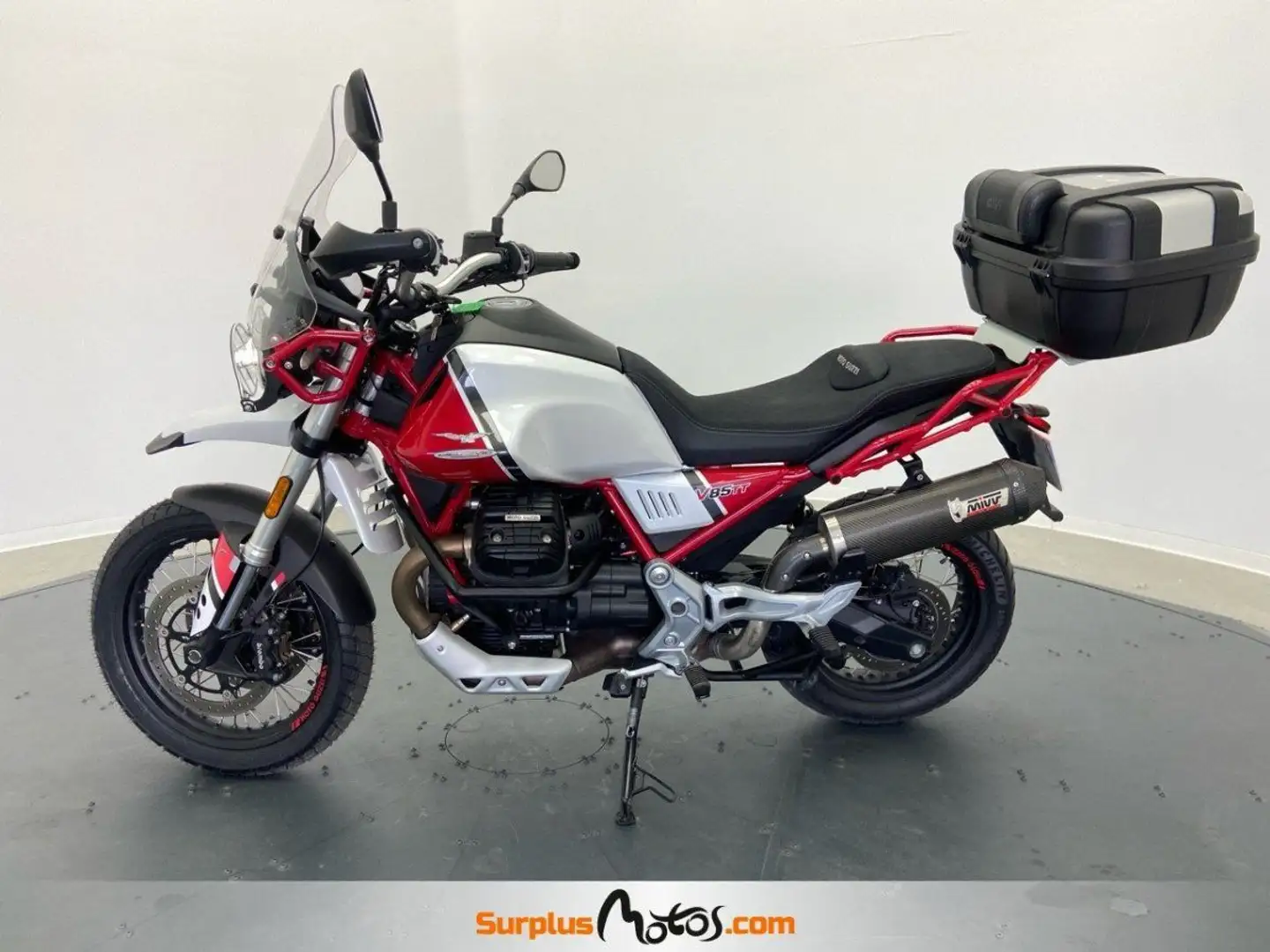 Moto Guzzi V 85 Rojo - 2