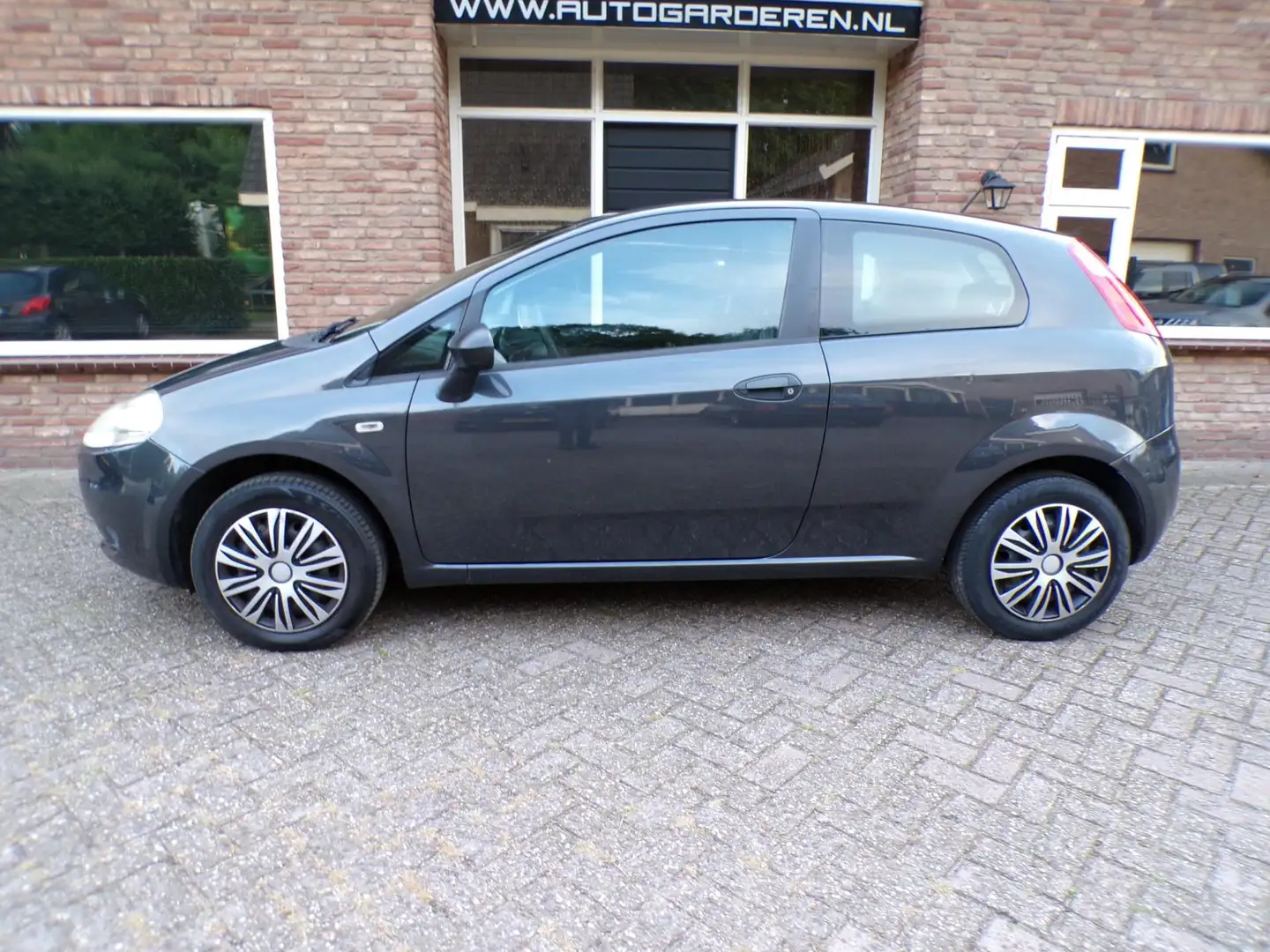 Fiat Grande Punto 1.2 Active Grijs - 2