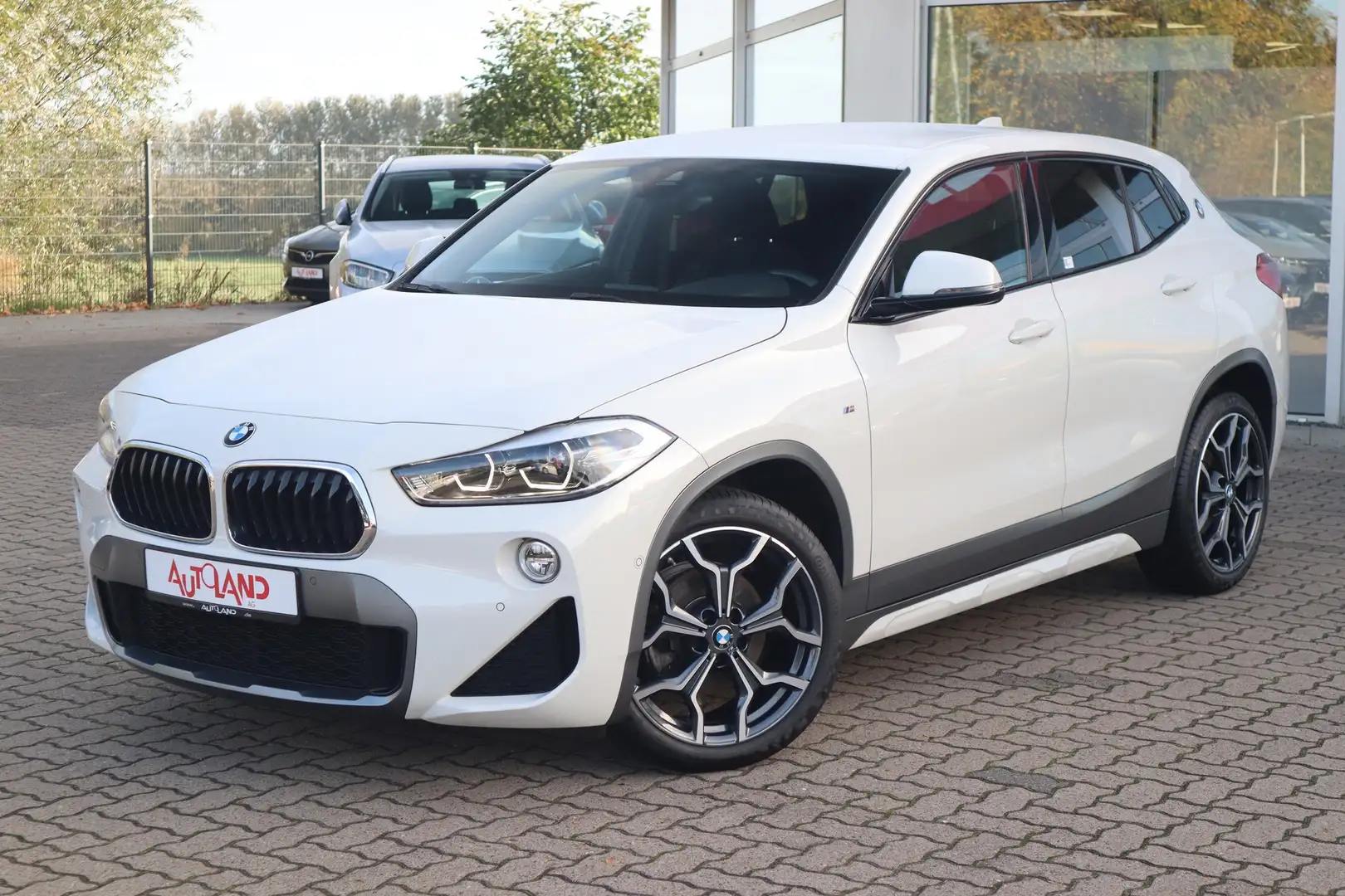 BMW X2 sDrive 18i M Sport LED Navi Kamera Tempomat Weiß - 2