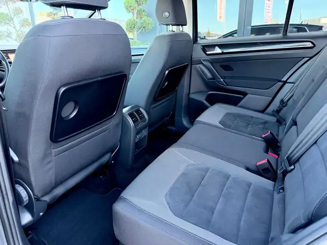 Volkswagen Golf view 13