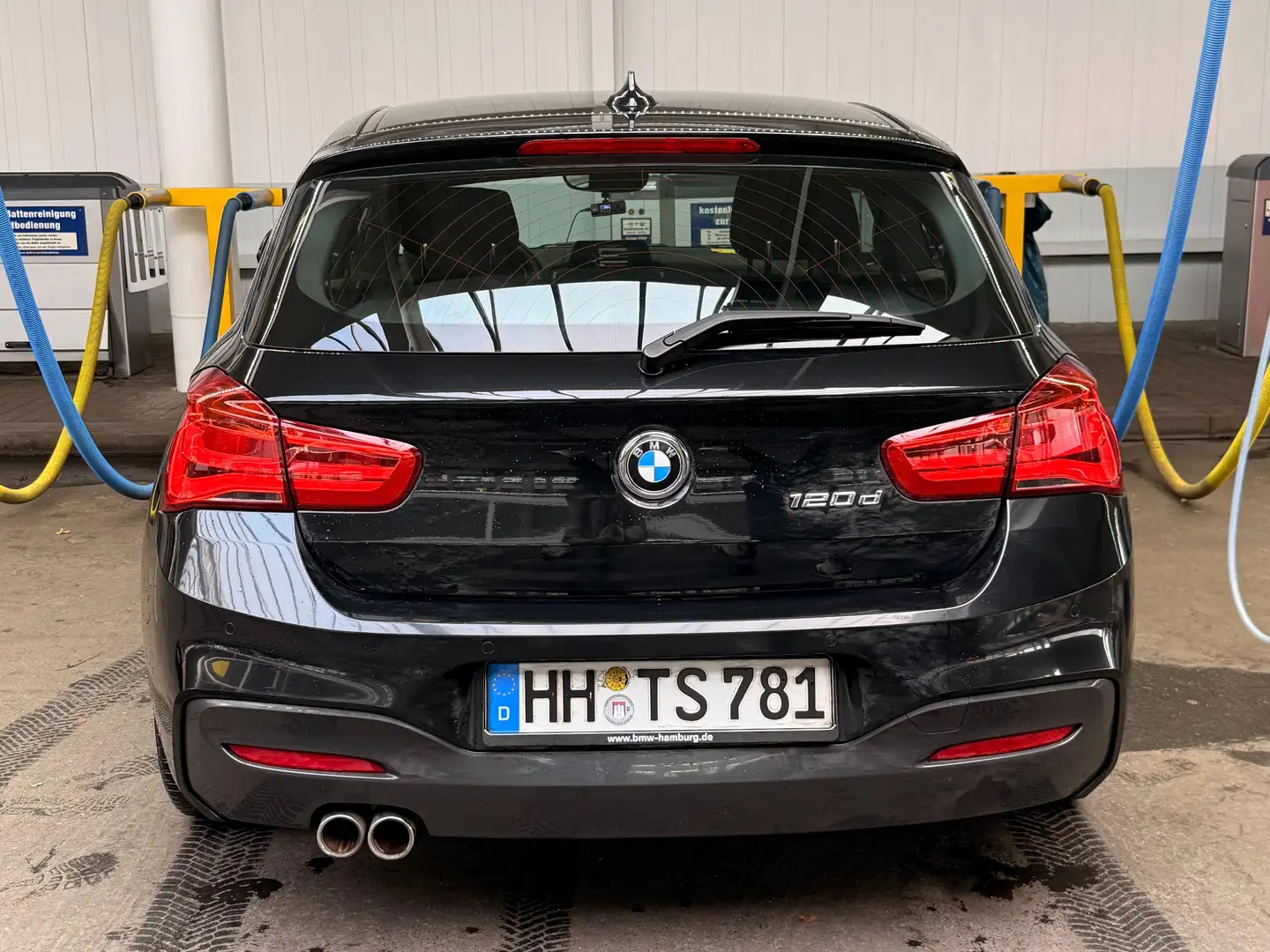 BMW 120 1er Diesel (3-Türer) 120d Sport-Aut. M Sport Schwarz - 1