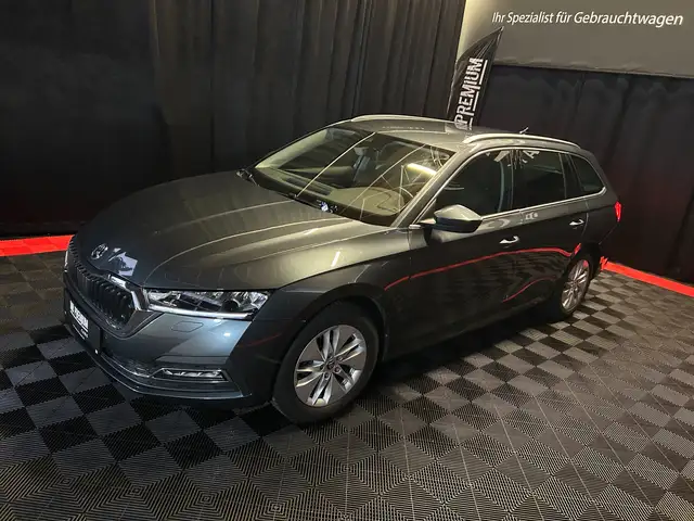 Skoda Octavia view 2