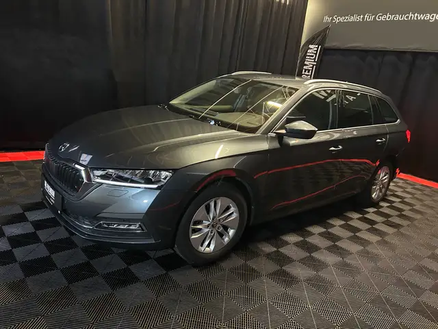 Skoda Octavia view 3