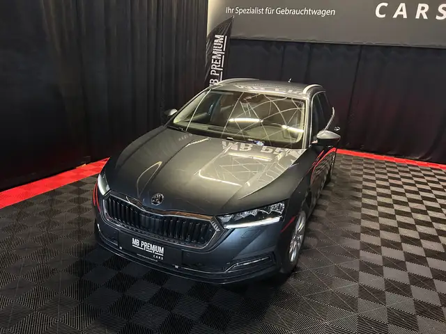 Skoda Octavia view 4