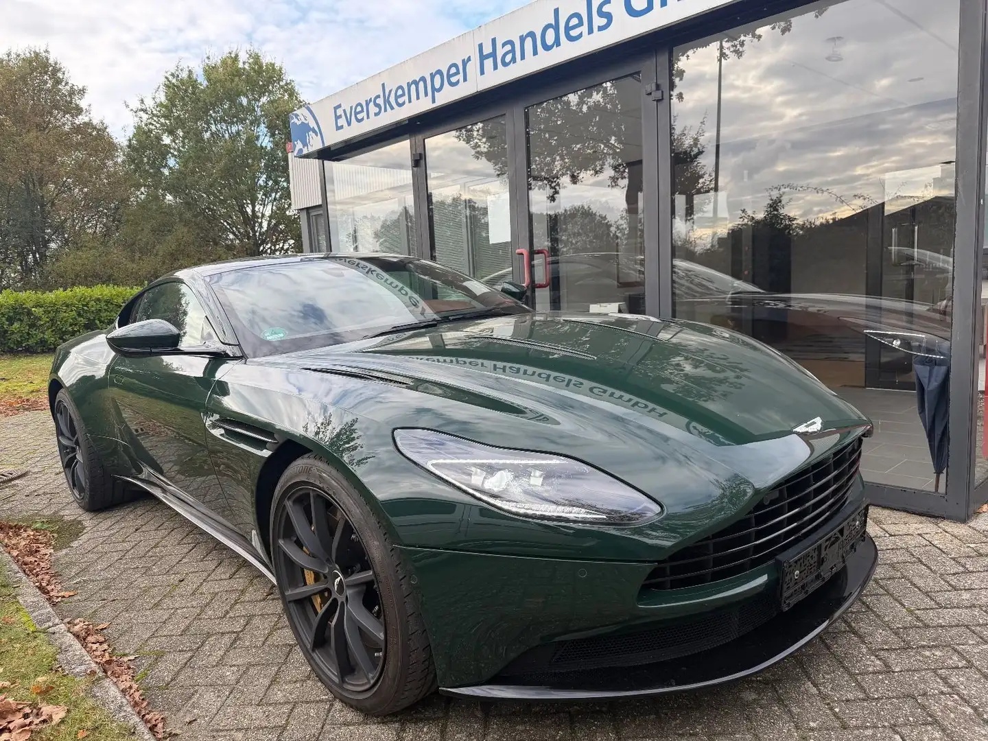 Aston Martin DB11 5.2 V12 AMR COUPE - 1. Hand Grün - 2