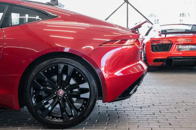 Jaguar F-Type view 10