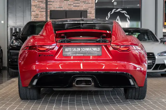 Jaguar F-Type view 9