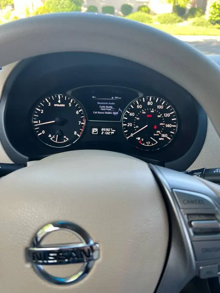 Nissan Altima снимка Nissan Altima