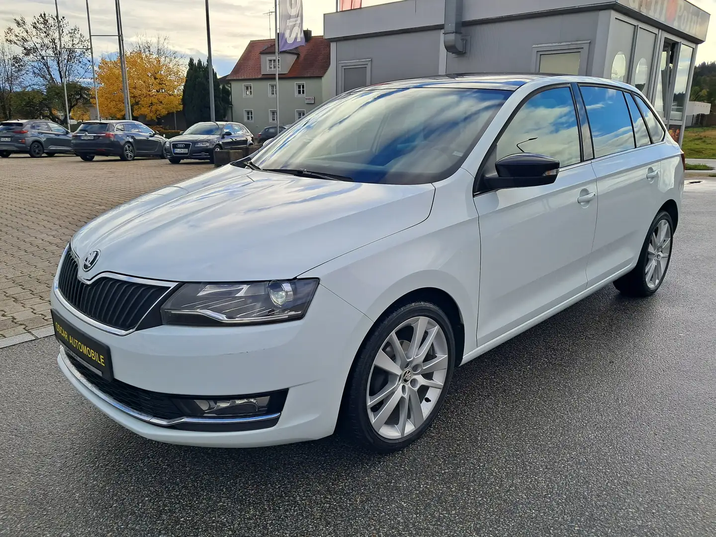 Skoda Rapid/Spaceback Style-Automatik-Sitzheizung-Panoramadach- Weiß - 2