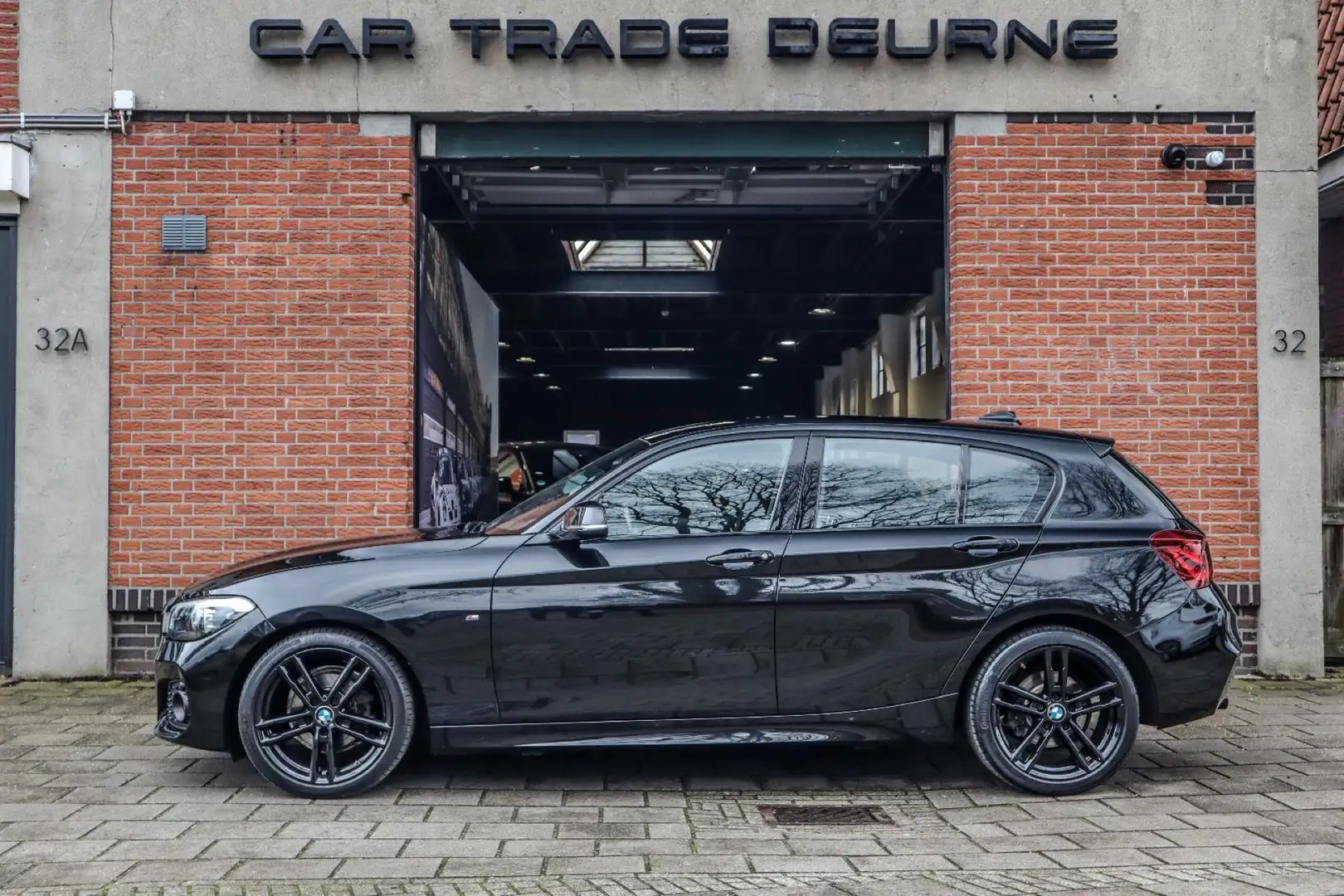BMW 118 Edition Sp.HE. crna - 2