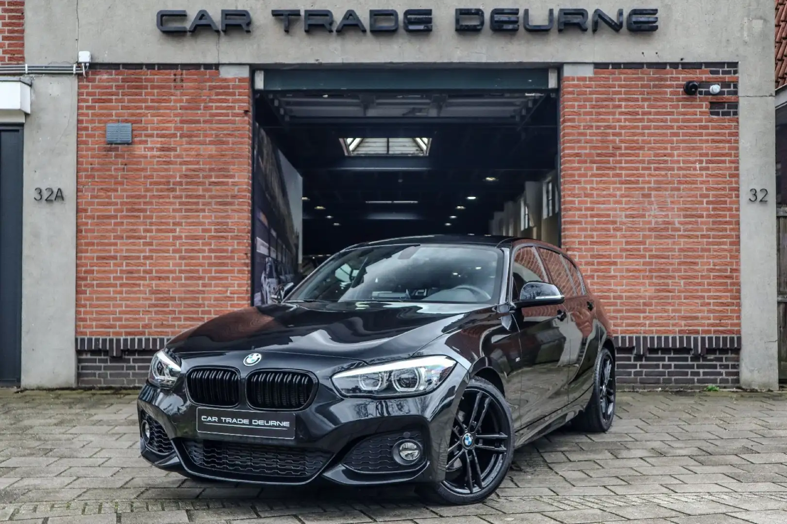 BMW 118 Edition Sp.HE. crna - 1