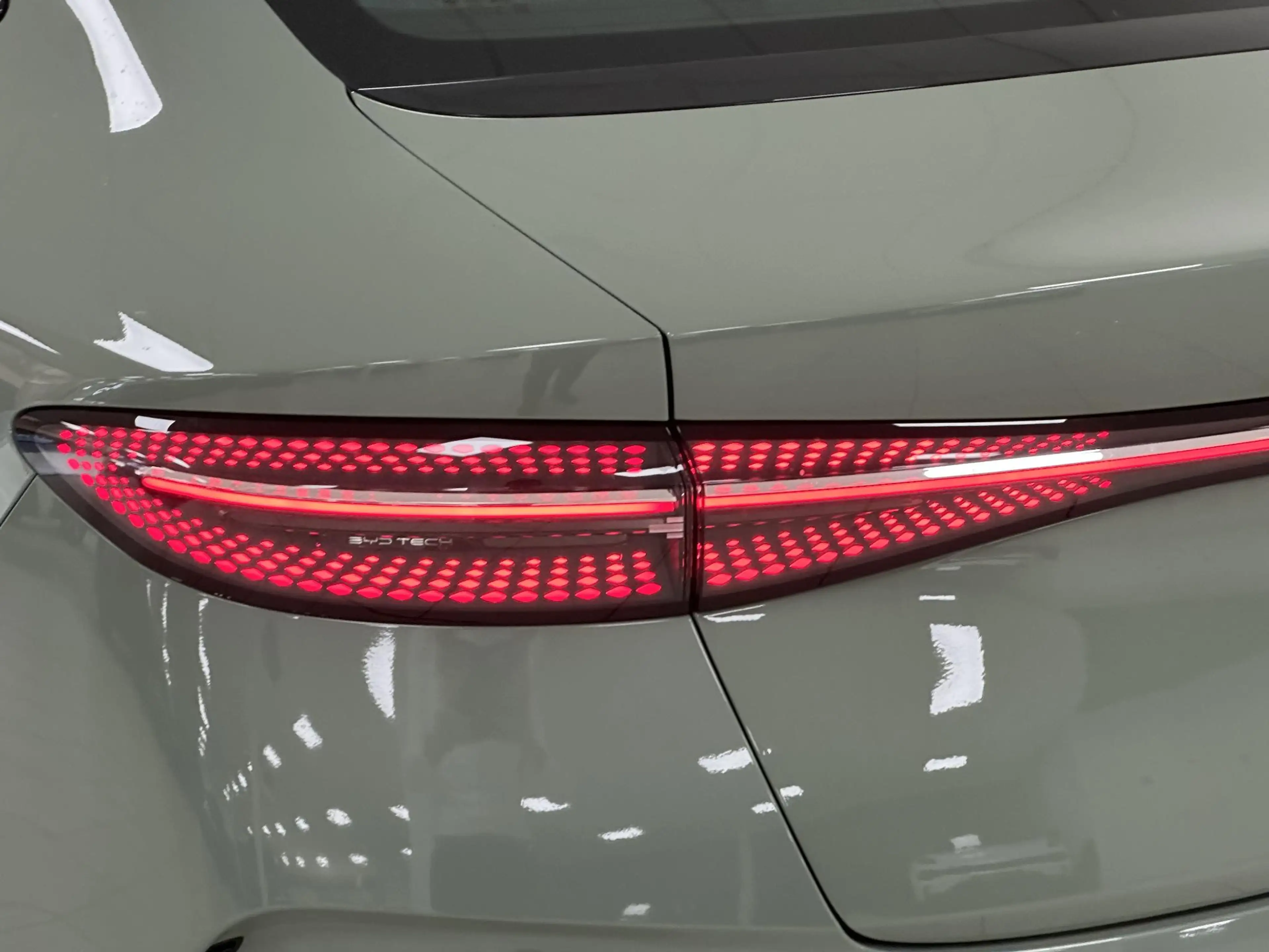BYD Seal Limited Edition RWD 61.4 kWh Lage km-stand | Panor — photo 37