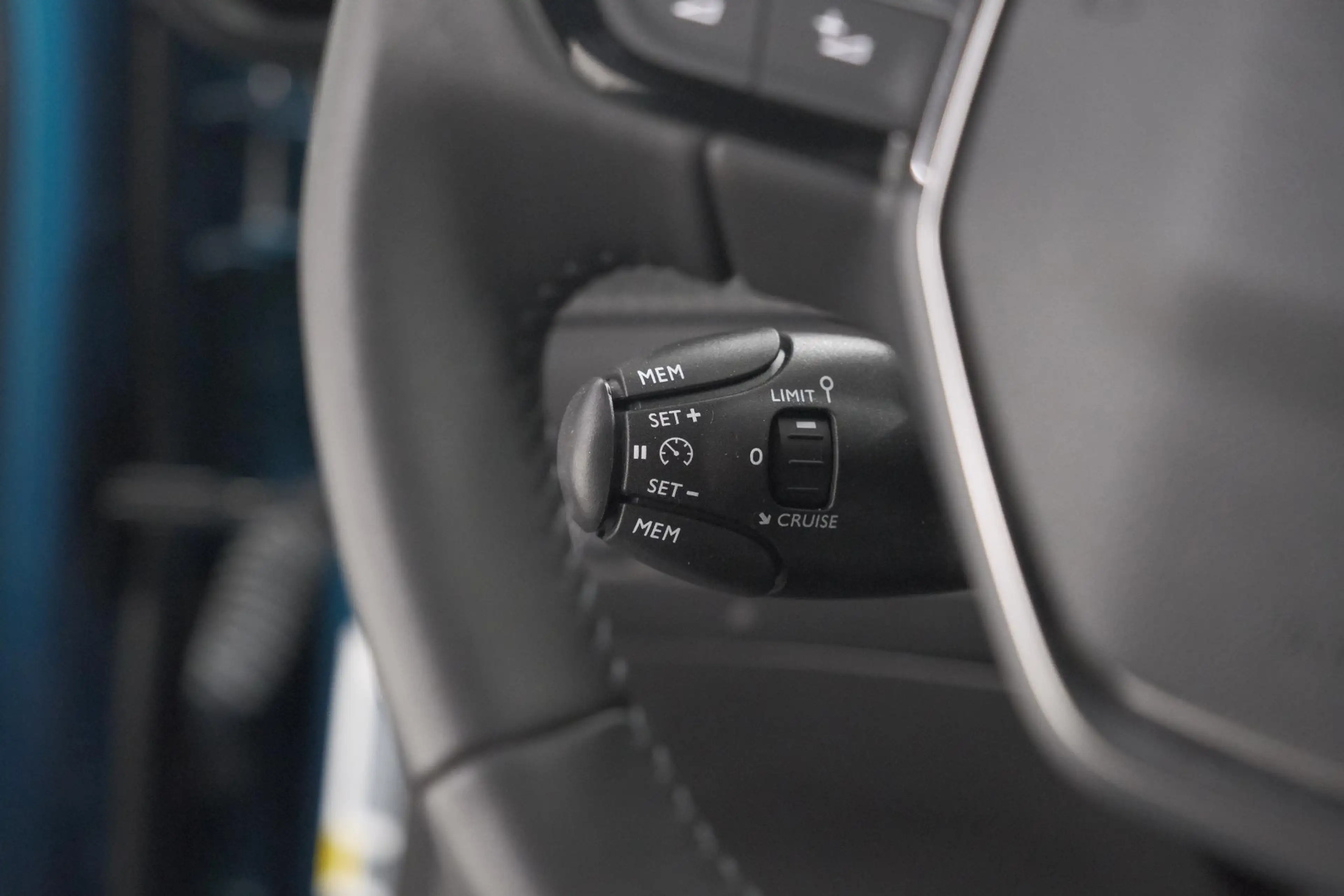 Peugeot e-2008 EV Allure Avantage 54 kWh | SOH 97,7% | 11 KW Lade — photo 3