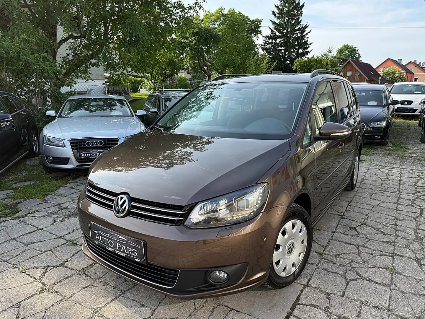 Volkswagen Touran Comf. 1,6 BMT TDI-XENON-PARKASSIST-1/3 ZINSFREI... Bruin - 1