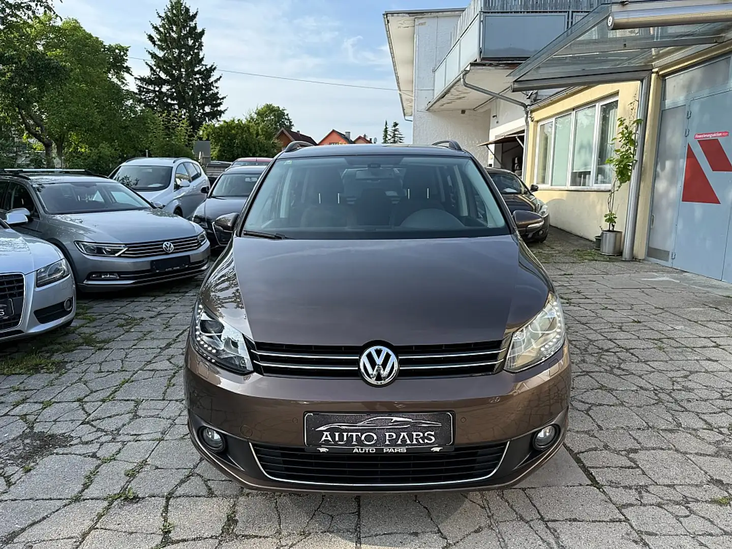 Volkswagen Touran Comf. 1,6 BMT TDI-XENON-PARKASSIST-1/3 ZINSFREI... Bruin - 2