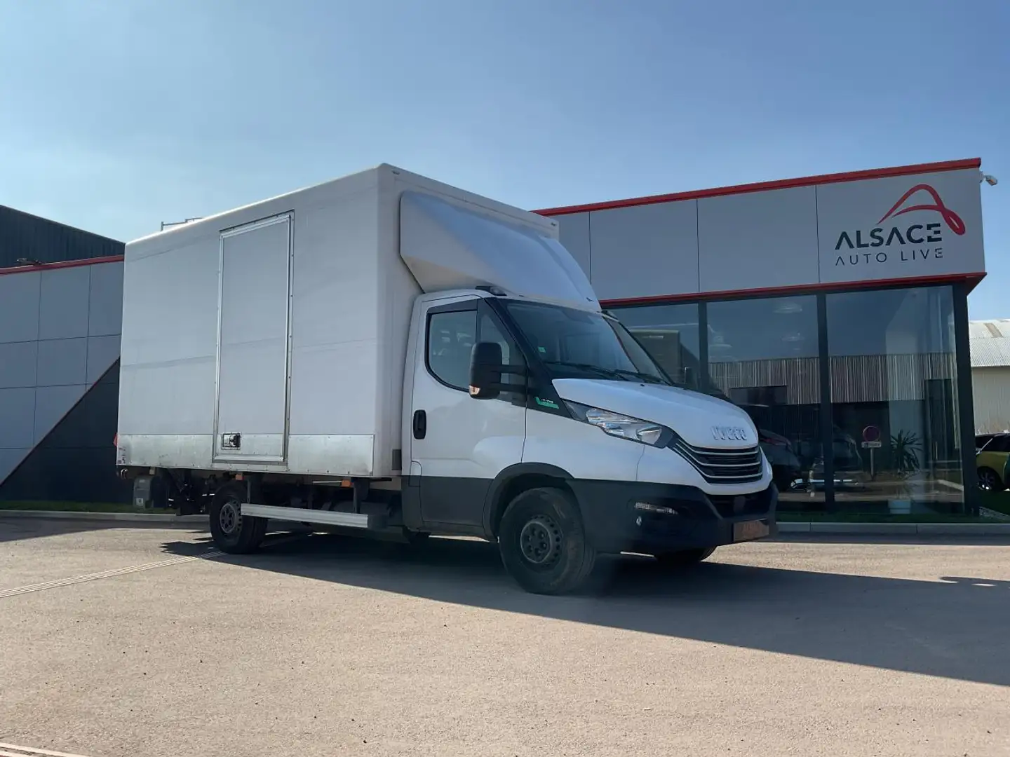 Iveco Daily Daily 35 S-156 CH BV Hi-Matic CAISSE + HAYON - 37  Blanc - 1