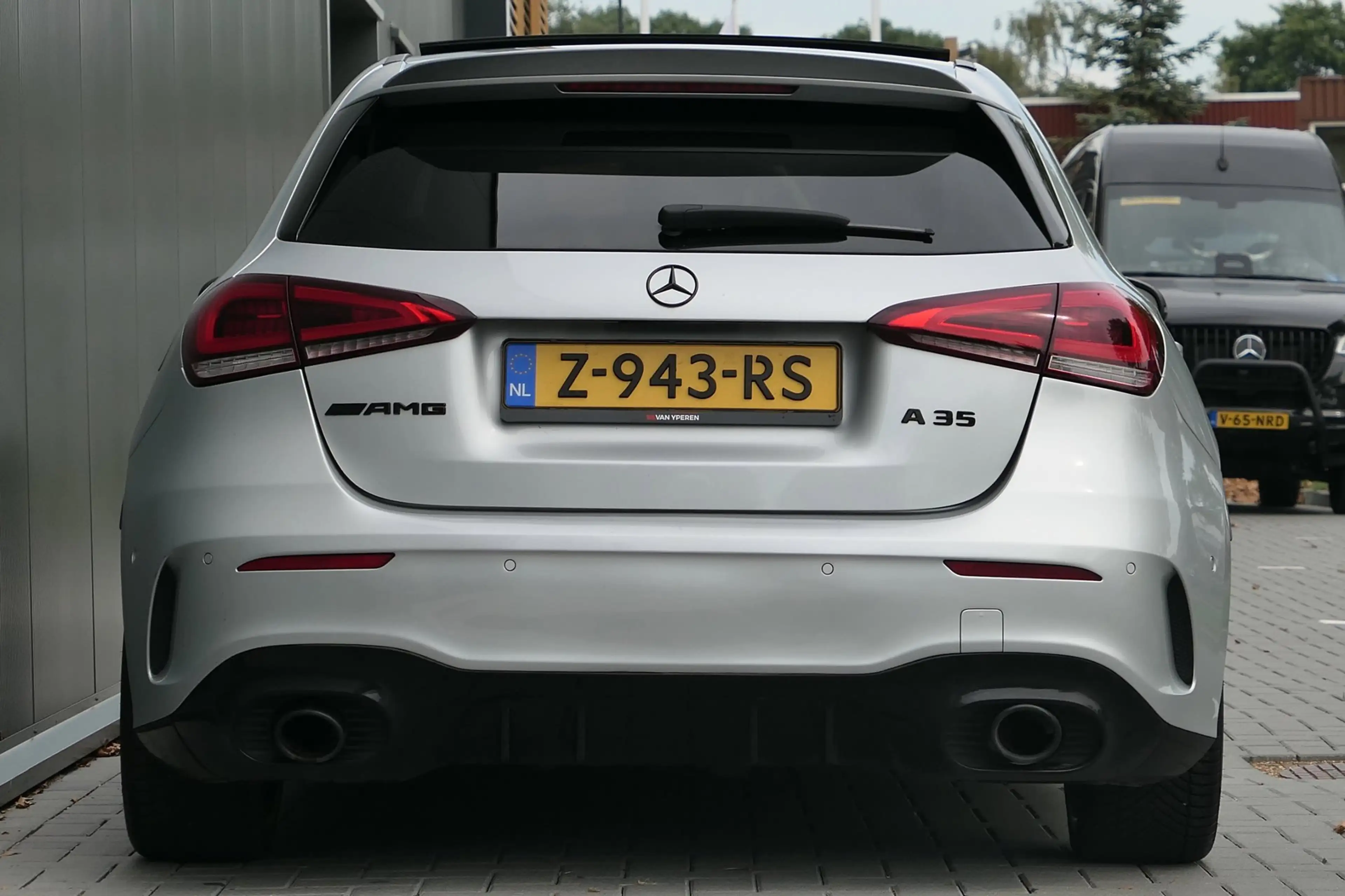 Mercedes-Benz A 35 AMG 4MATIC Premium Panorama Alcantara — photo 18