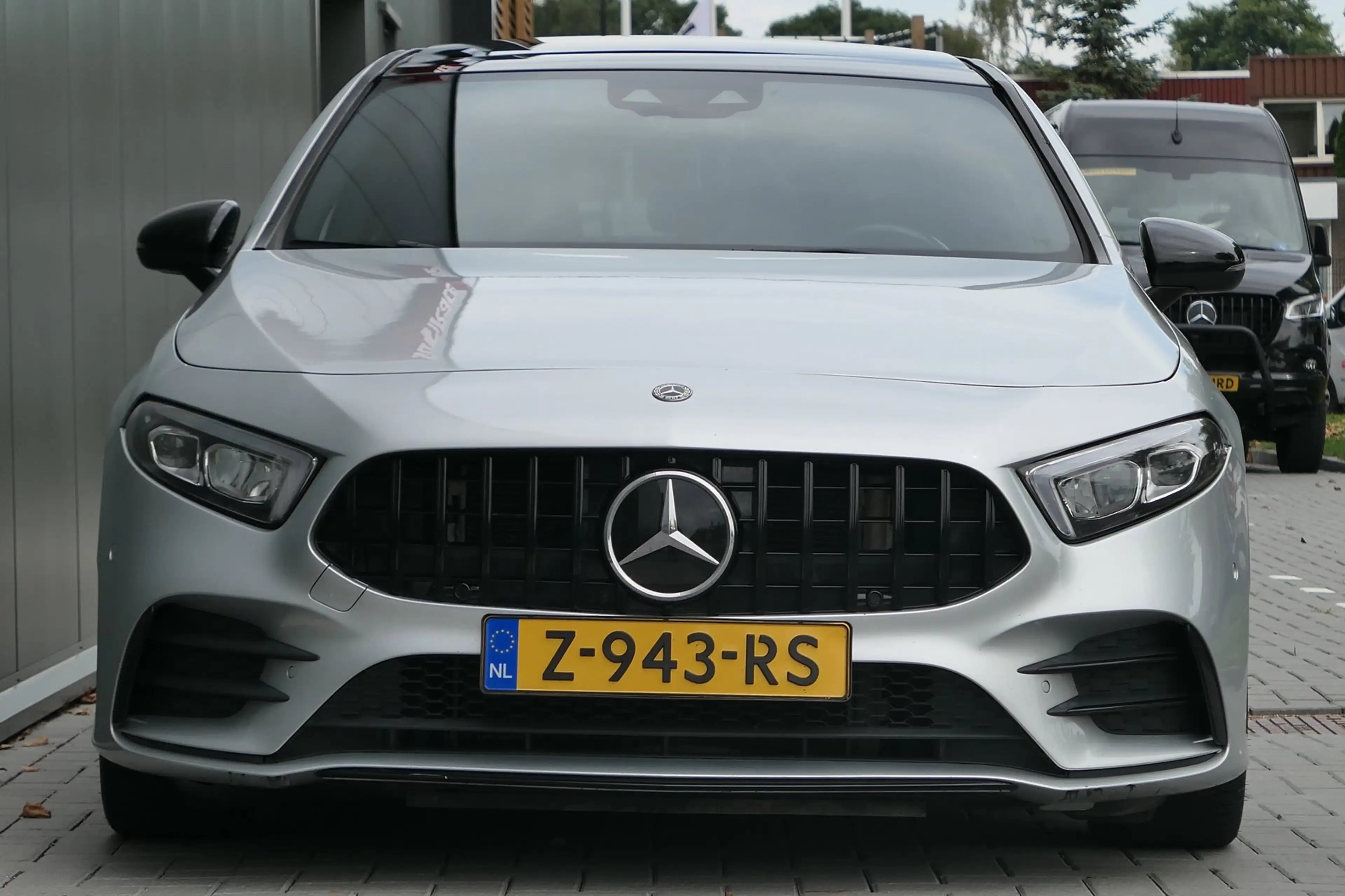 Mercedes-Benz A 35 AMG 4MATIC Premium Panorama Alcantara — photo 17