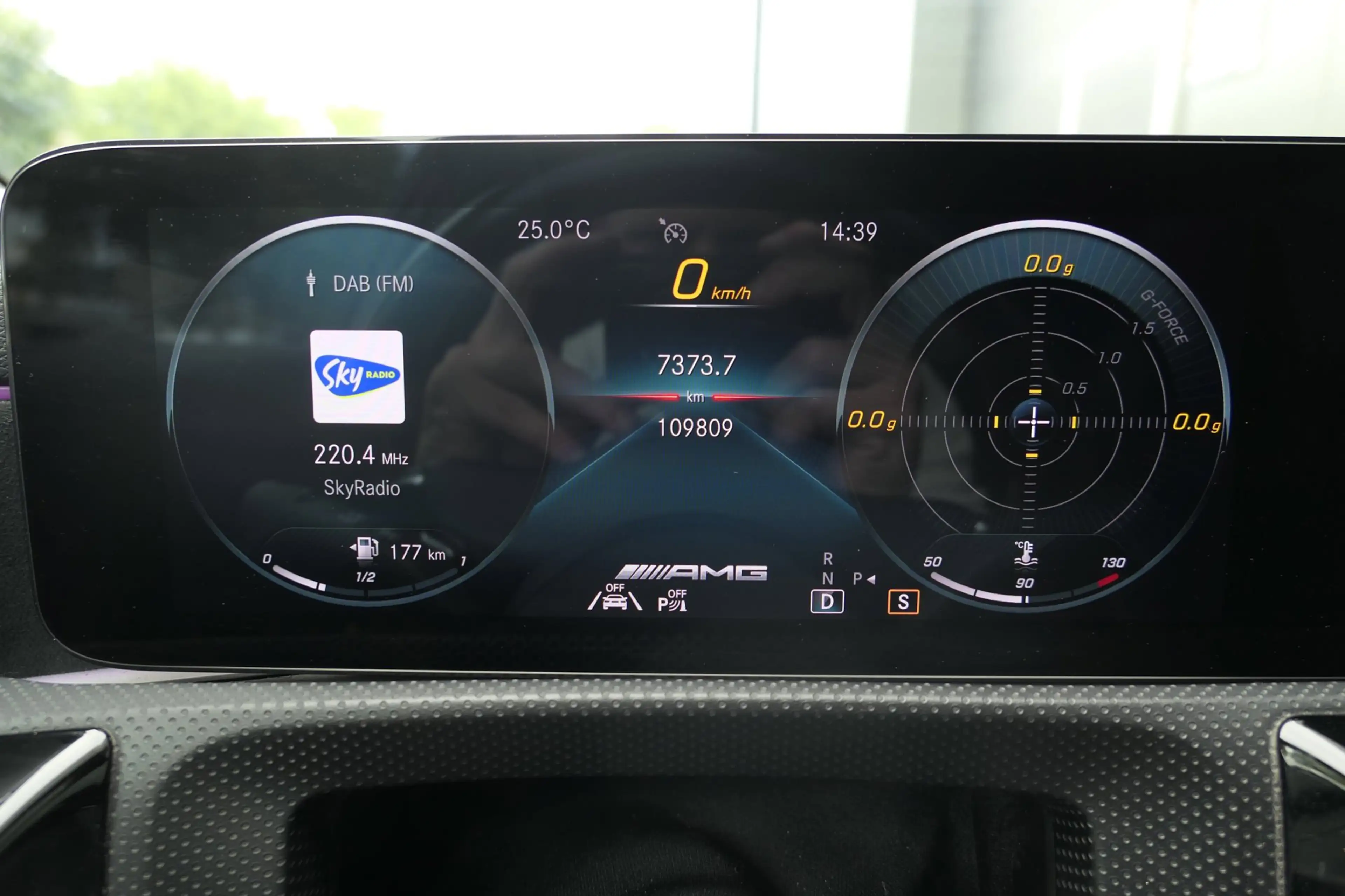 Mercedes-Benz A 35 AMG 4MATIC Premium Panorama Alcantara — photo 5