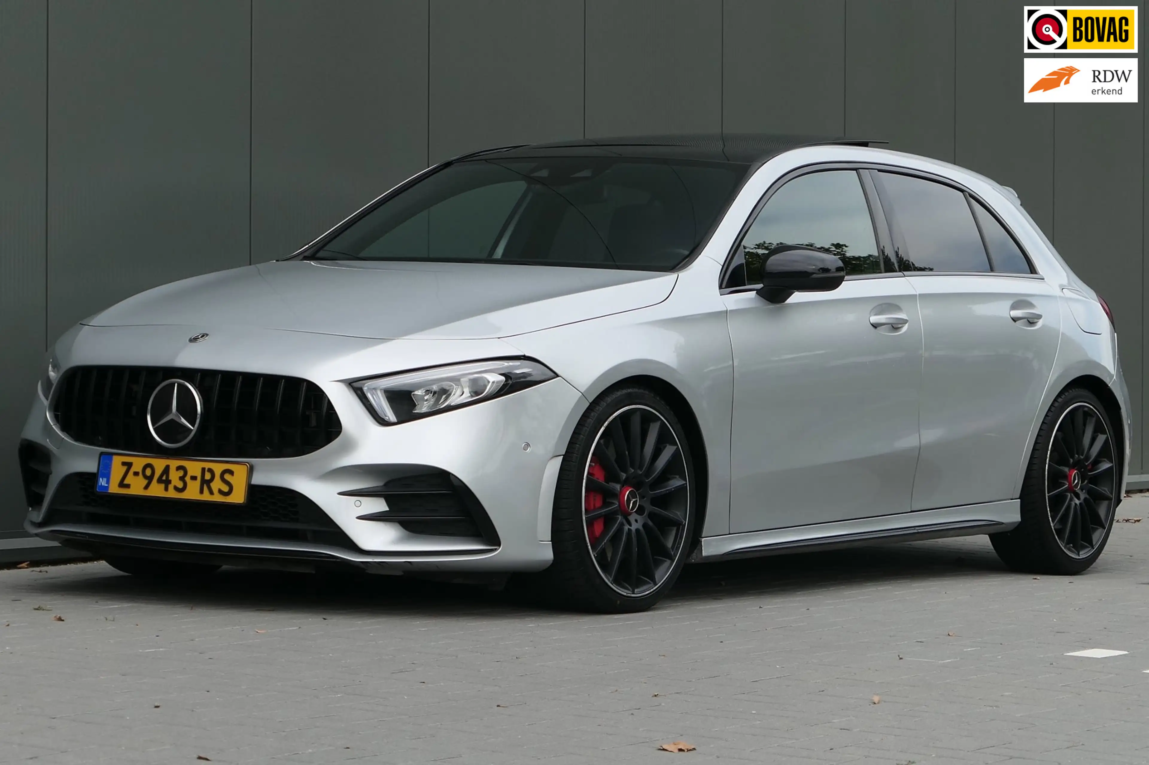 Mercedes-Benz A 35 AMG 4MATIC Premium Panorama Alcantara