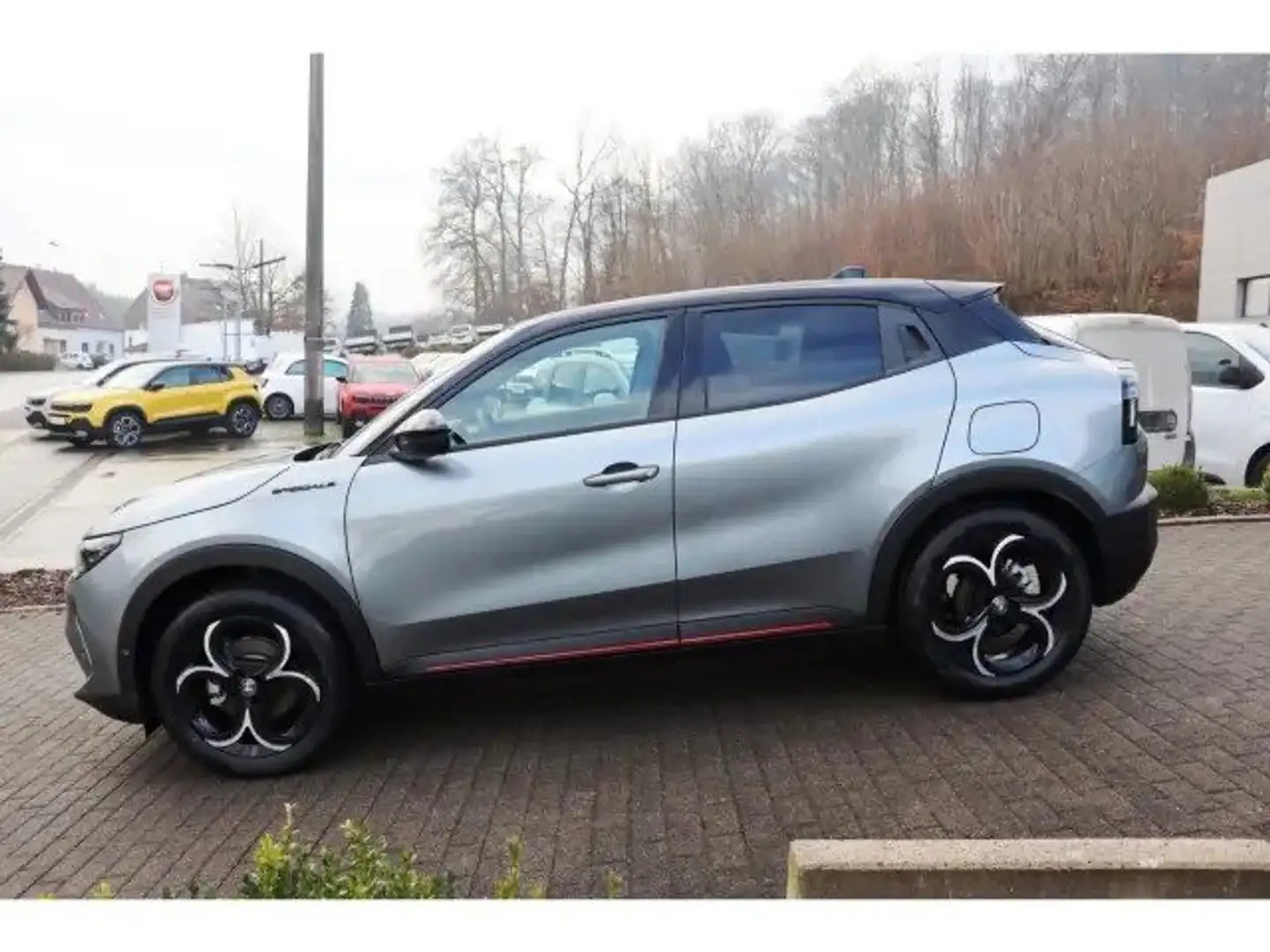Alfa Romeo Junior ALFA ROMEO JUNIOR 1.2 136 CV Hybrid eDCT6 Speciale Noir - 2