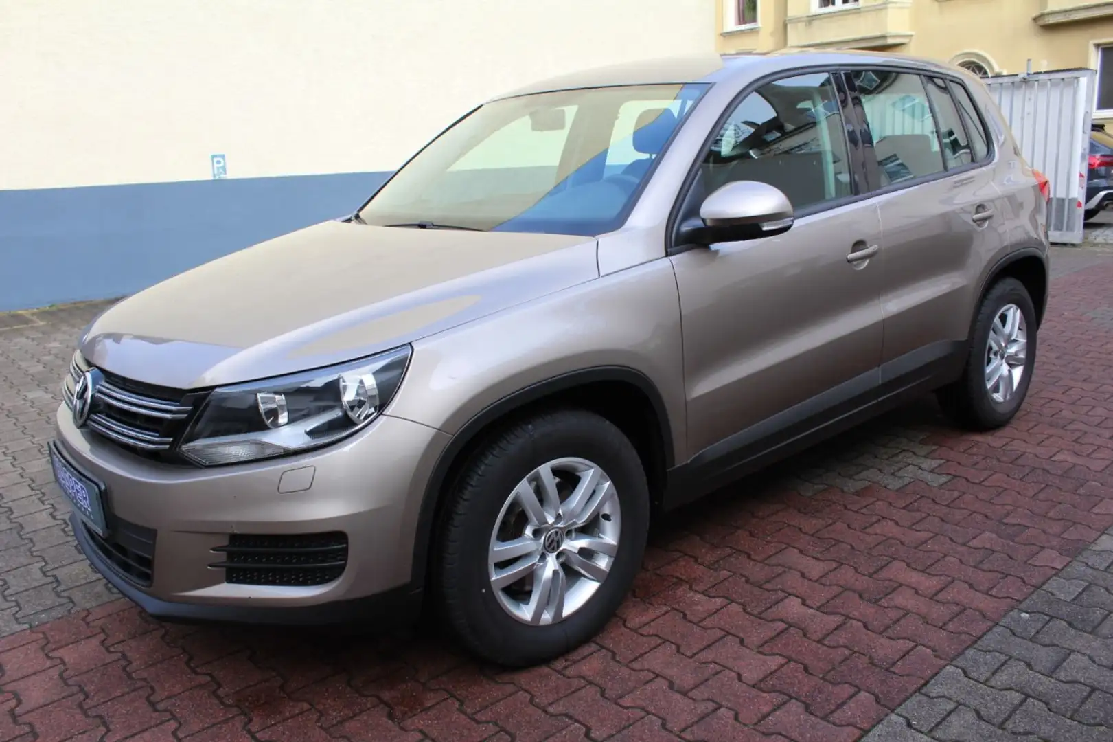 Volkswagen Tiguan Trend & Fun BMT ( NAVI / PDC / SHZ ) Beige - 1